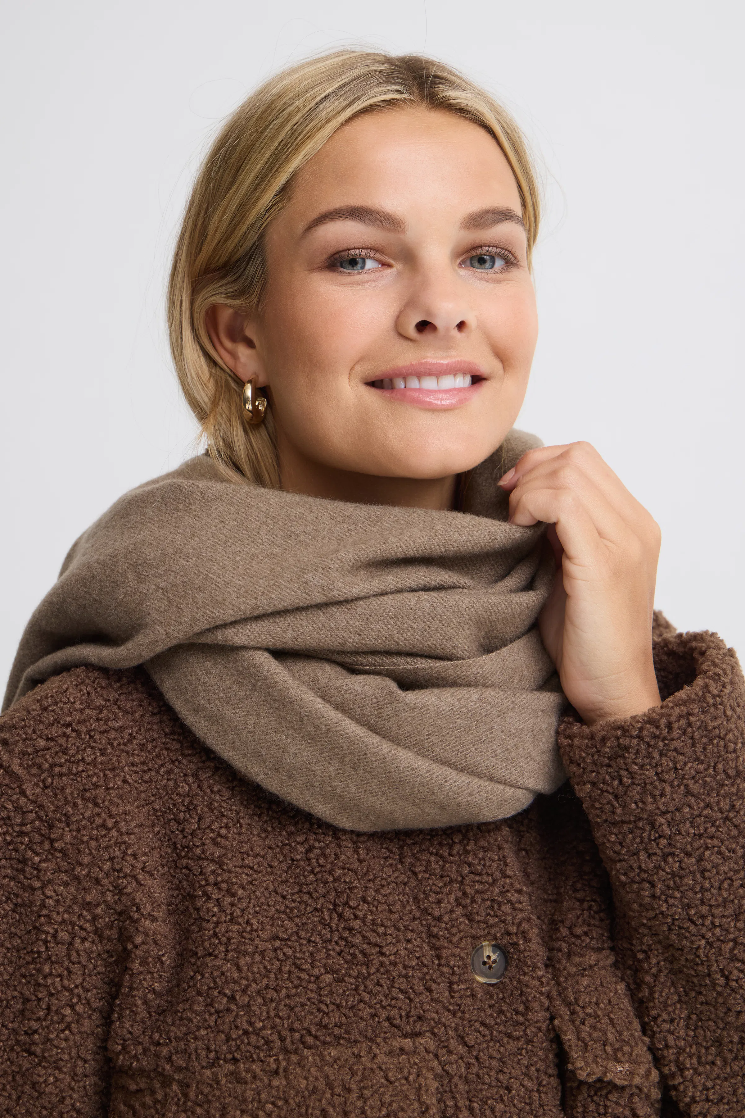 FRPASMIRA Scarf LOOKBOOK DETAIL 20616170-1909161