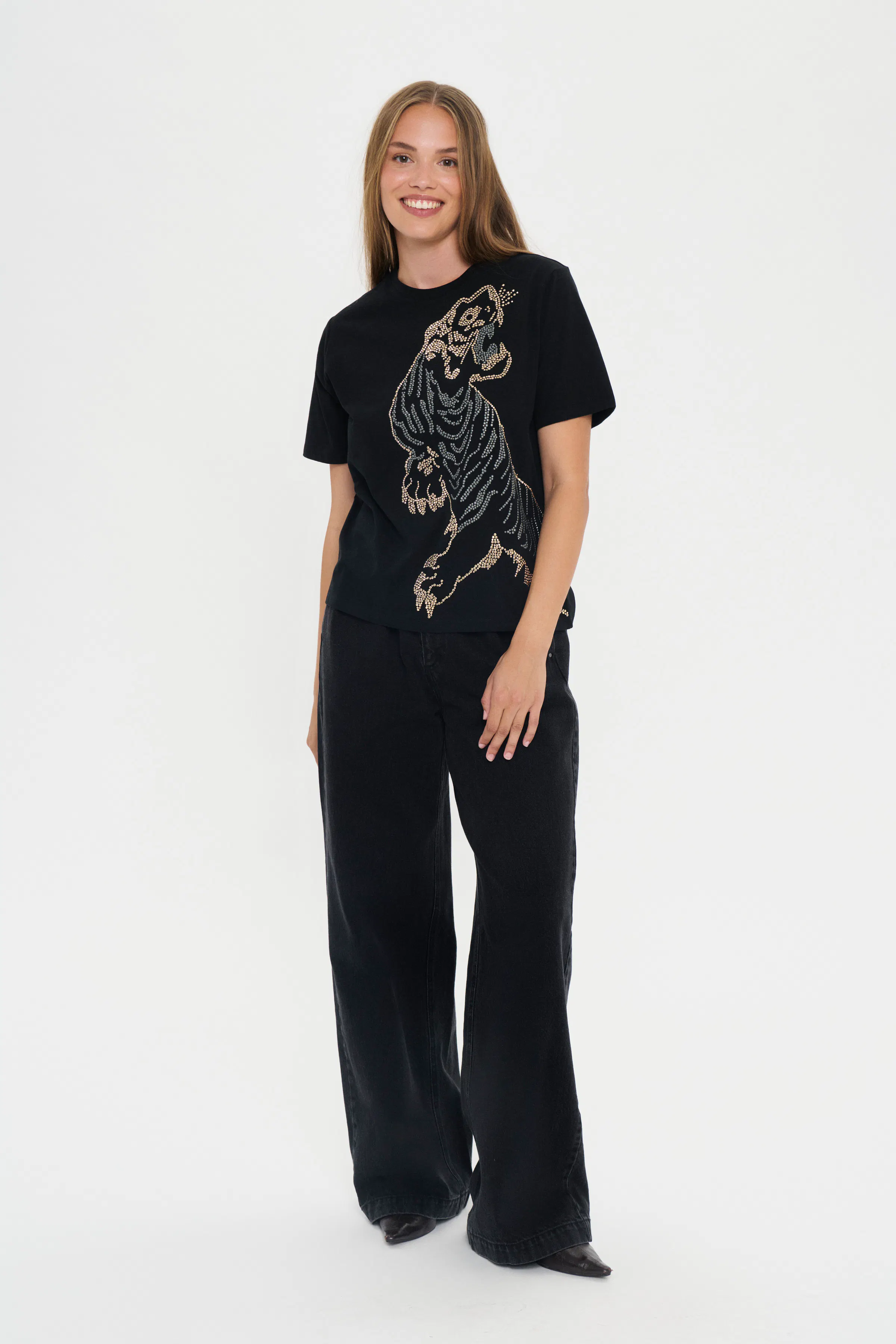 NildaSZ T-shirt LOOKBOOK FRONT 30514581-193911