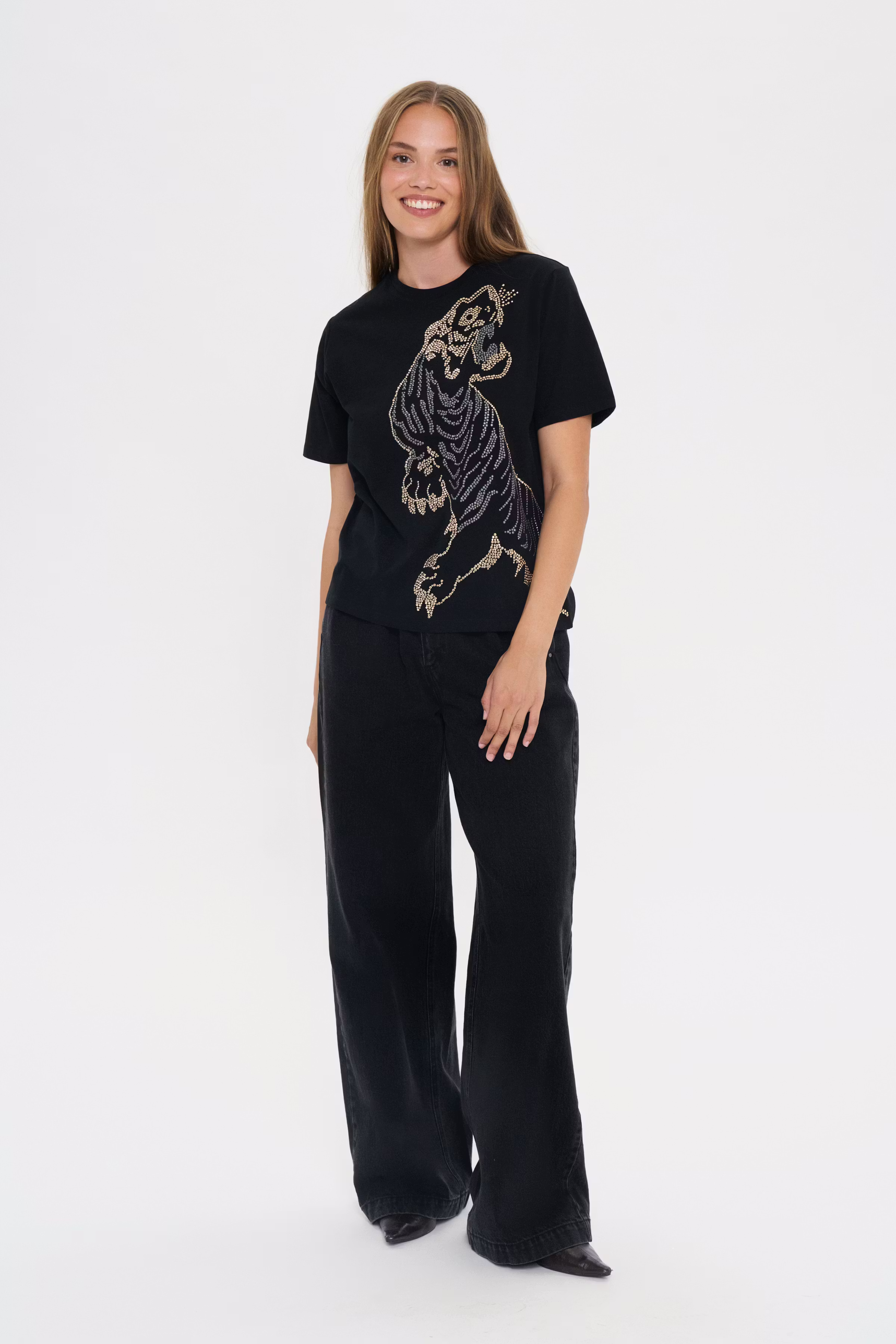 NildaSZ T-shirt LOOKBOOK FRONT 30514581-193911