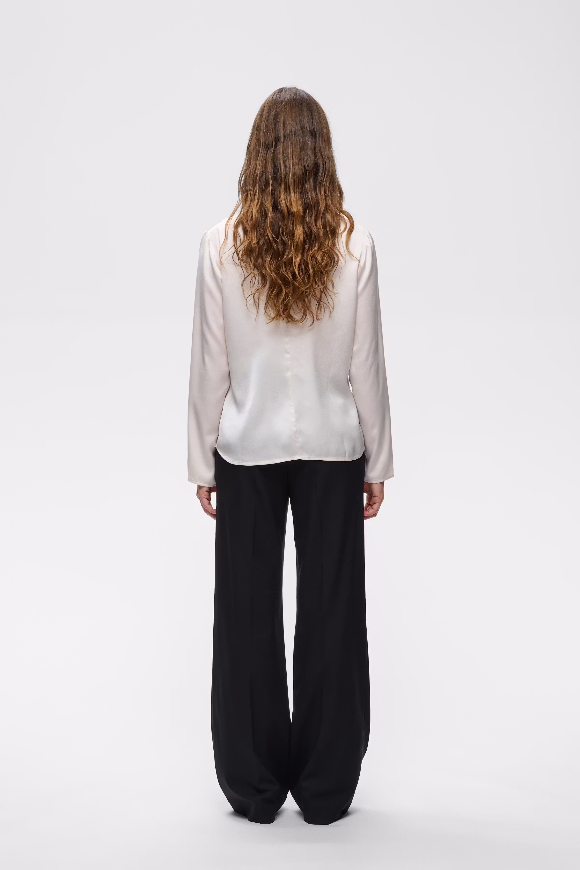 SATINEIW Blouse LOOKBOOK BACK 30113429-130403