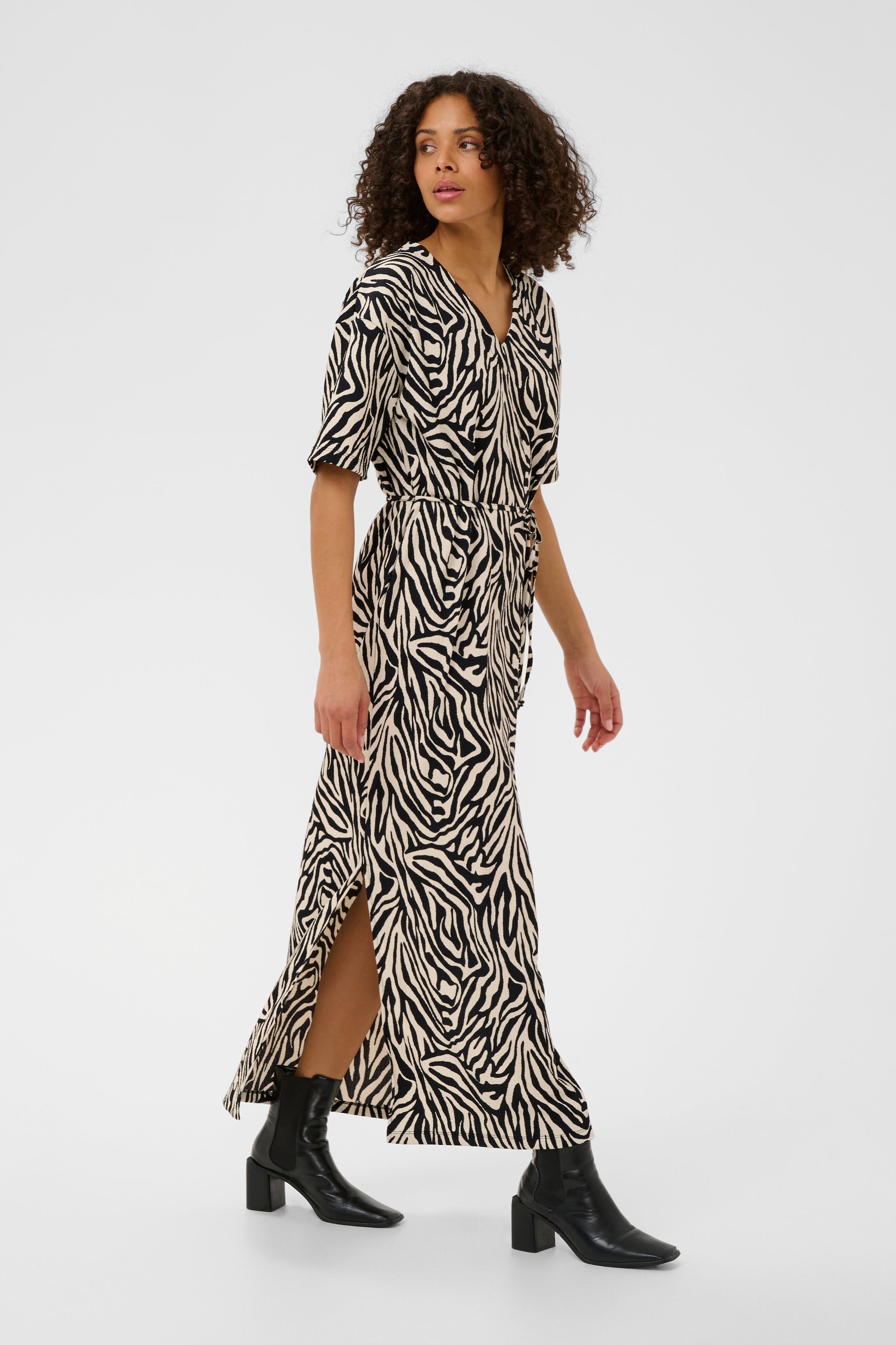 KAivanna Klänning LOOKBOOK FRONT 10509781-107295