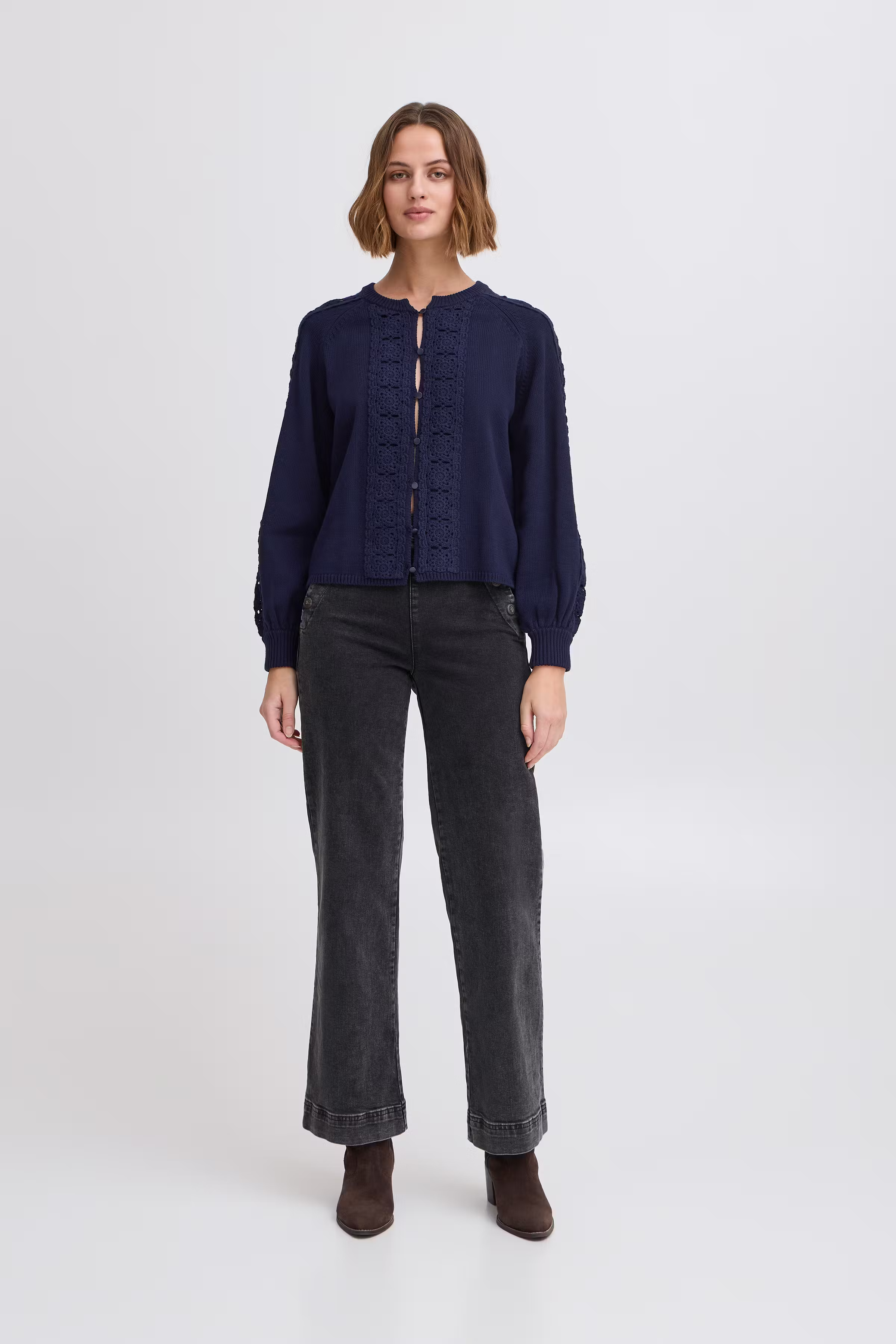 IRANNIE Strikcardigan LOOKBOOK FRONT 20121968-193831