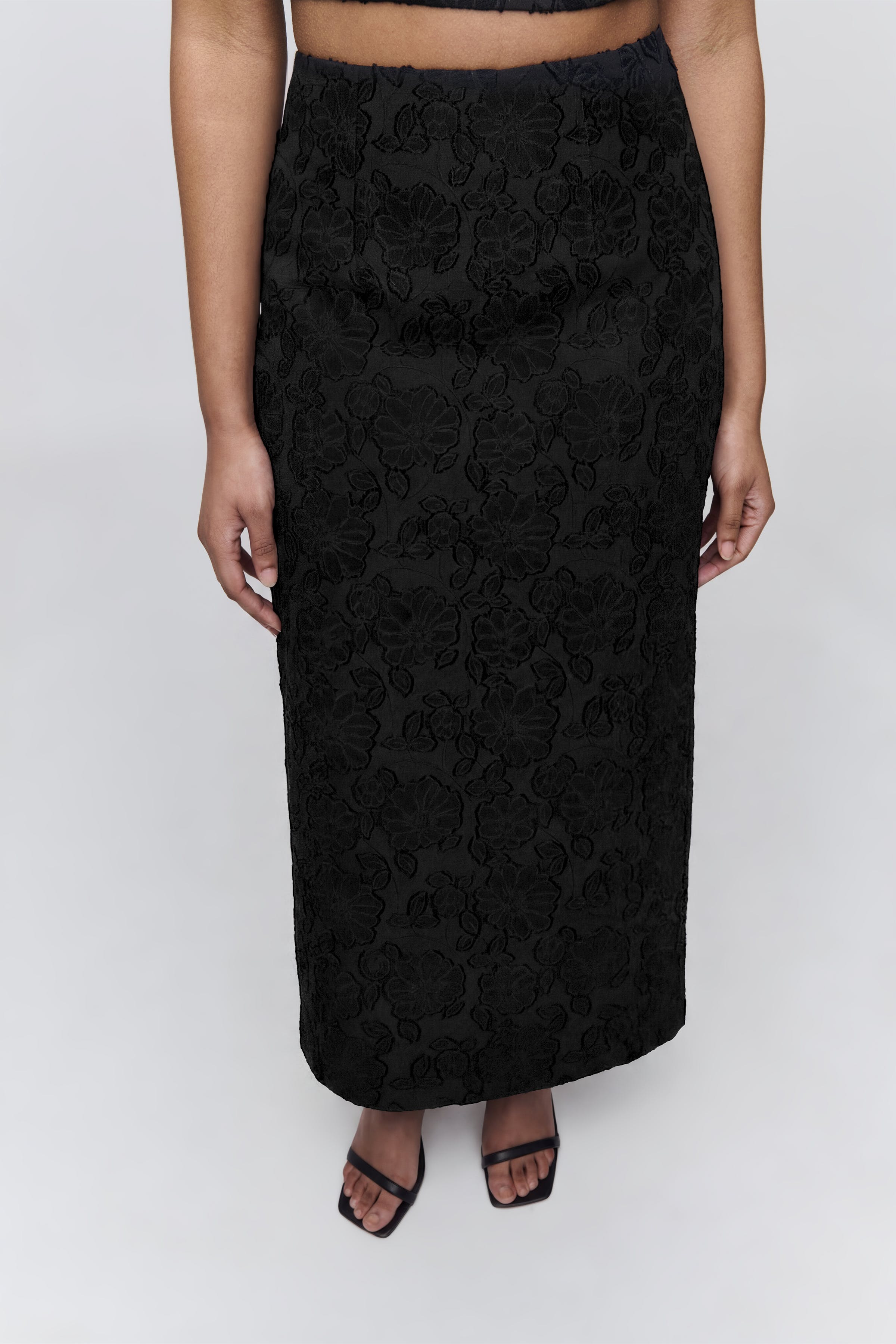 IOSierra Kjol LOOKBOOK FRONT 30600654-BK999