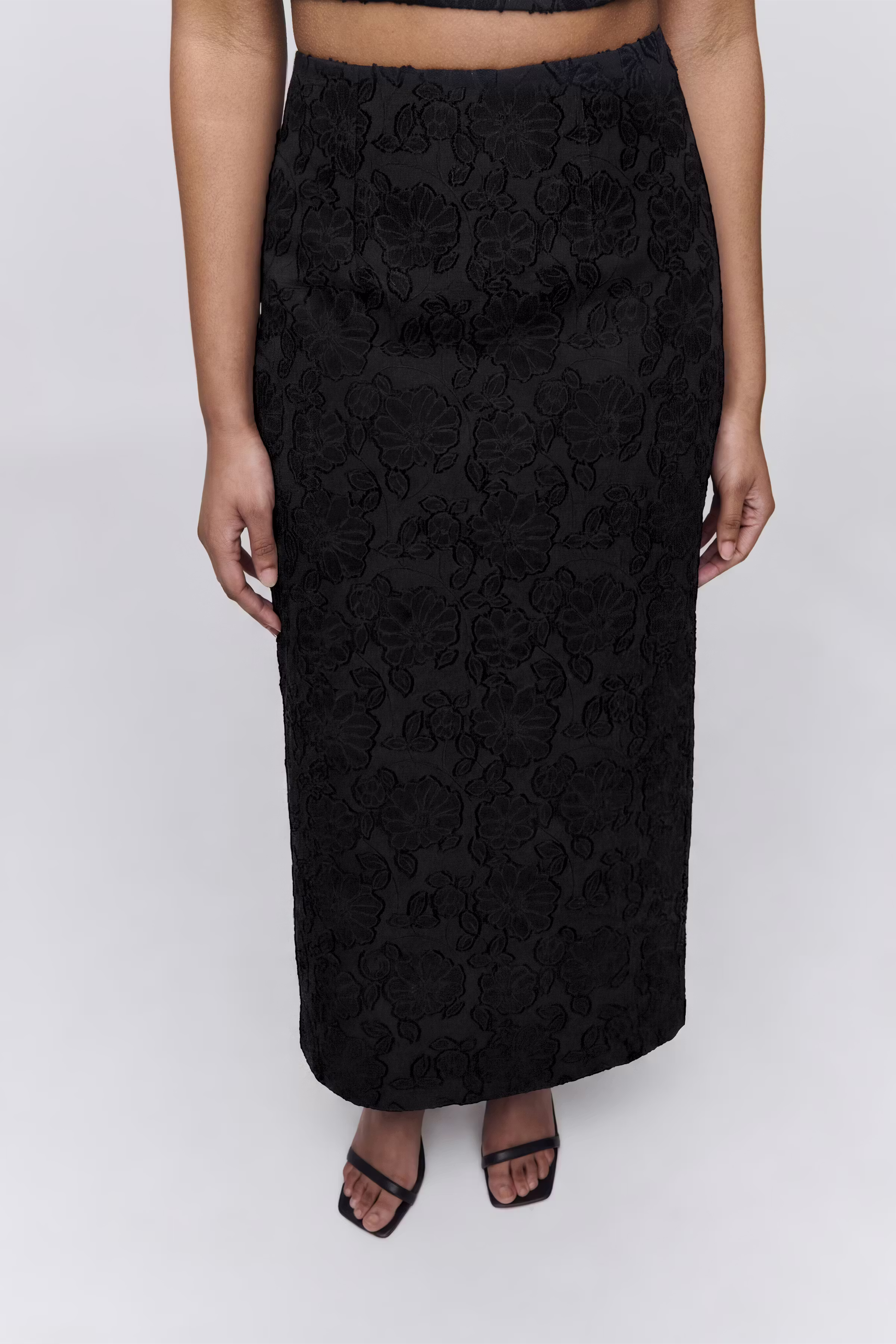 IOSierra Kjol LOOKBOOK FRONT 30600654-BK999