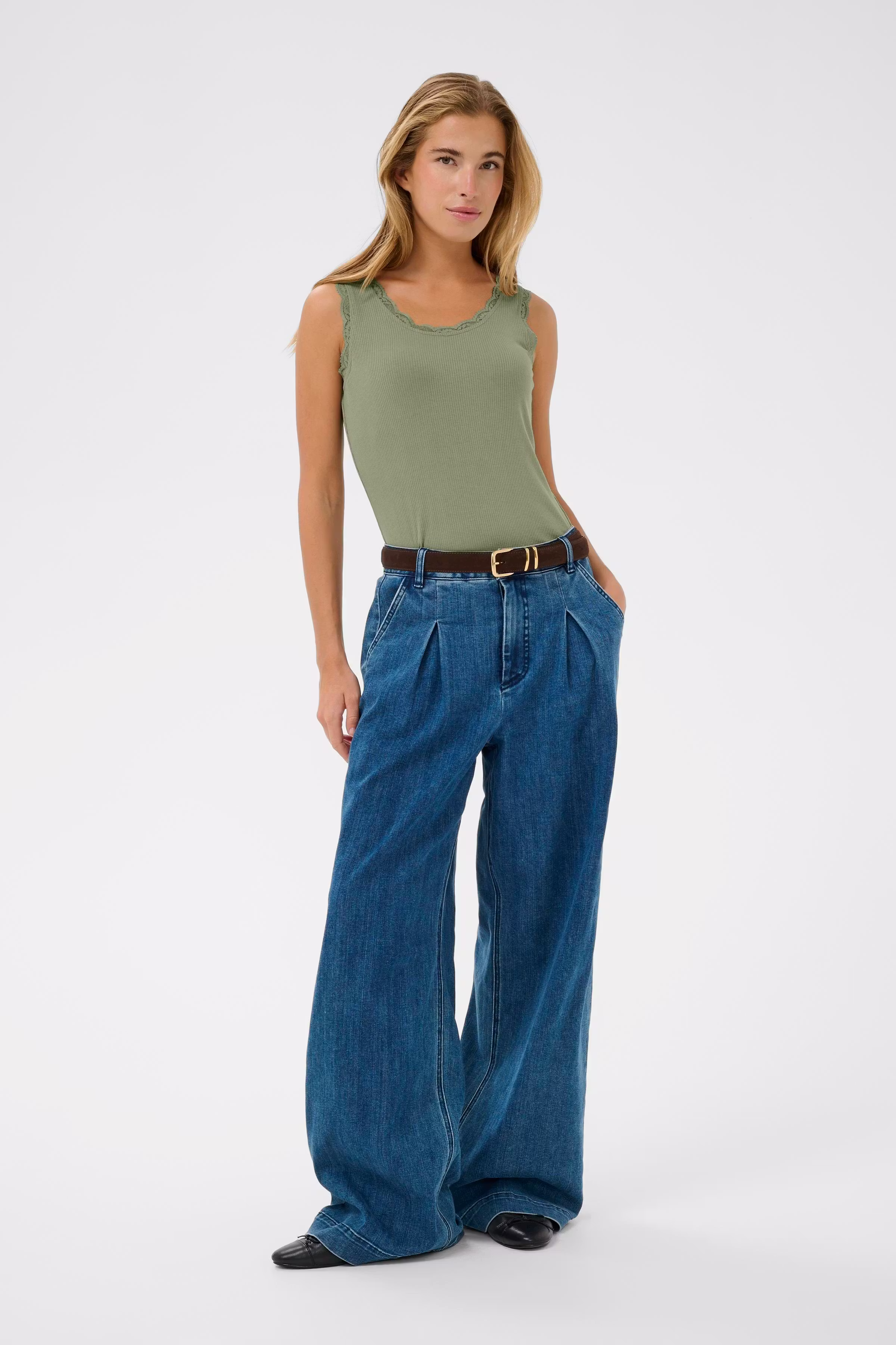 KAomi Top LOOKBOOK FRONT 10510143-176212