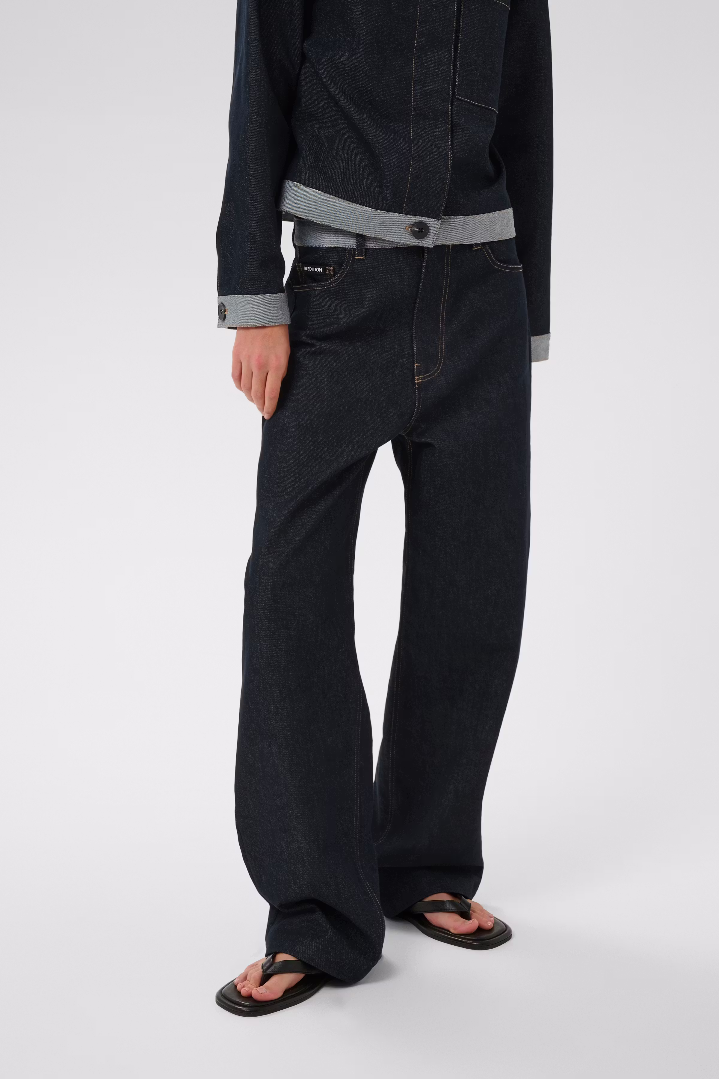 DEIRDRAIW Wide Jeans LOOKBOOK BACK 30112317-303349