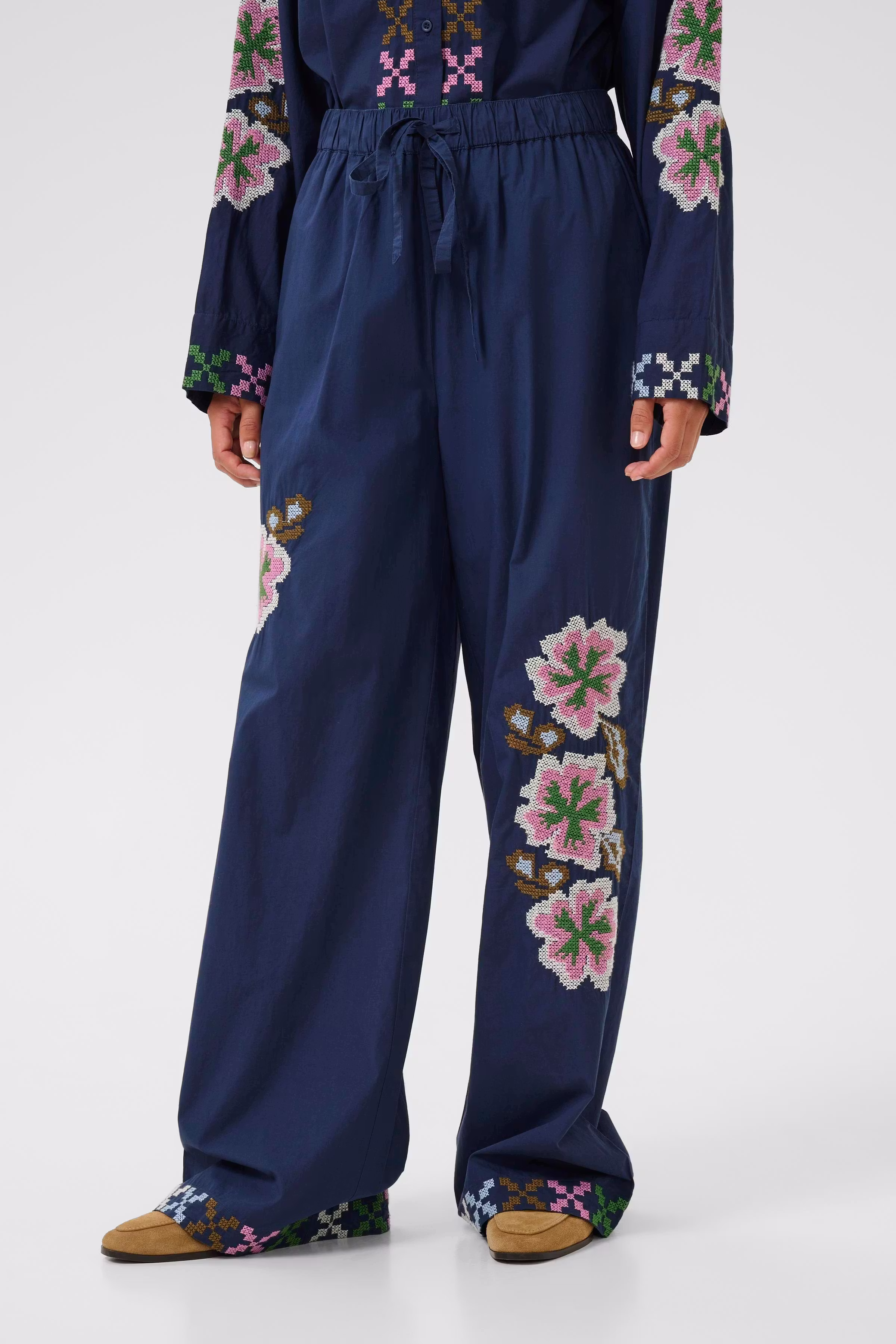 CUbreezy Bukser LOOKBOOK FRONT 50112706-194024