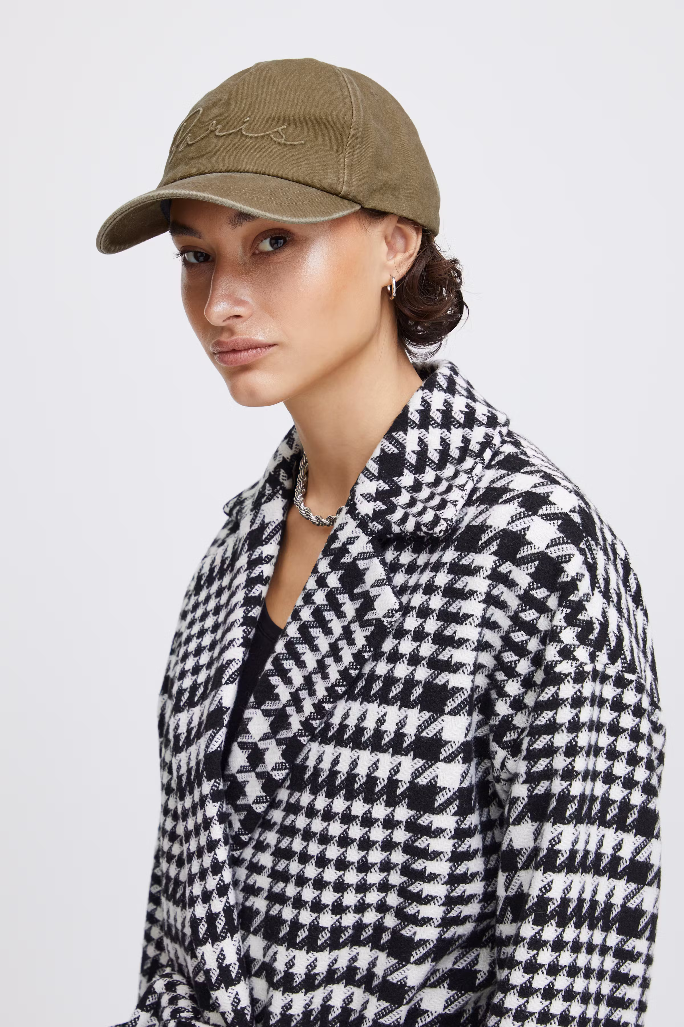 IAPARIS Caps LOOKBOOK FRONT 20119782-170636