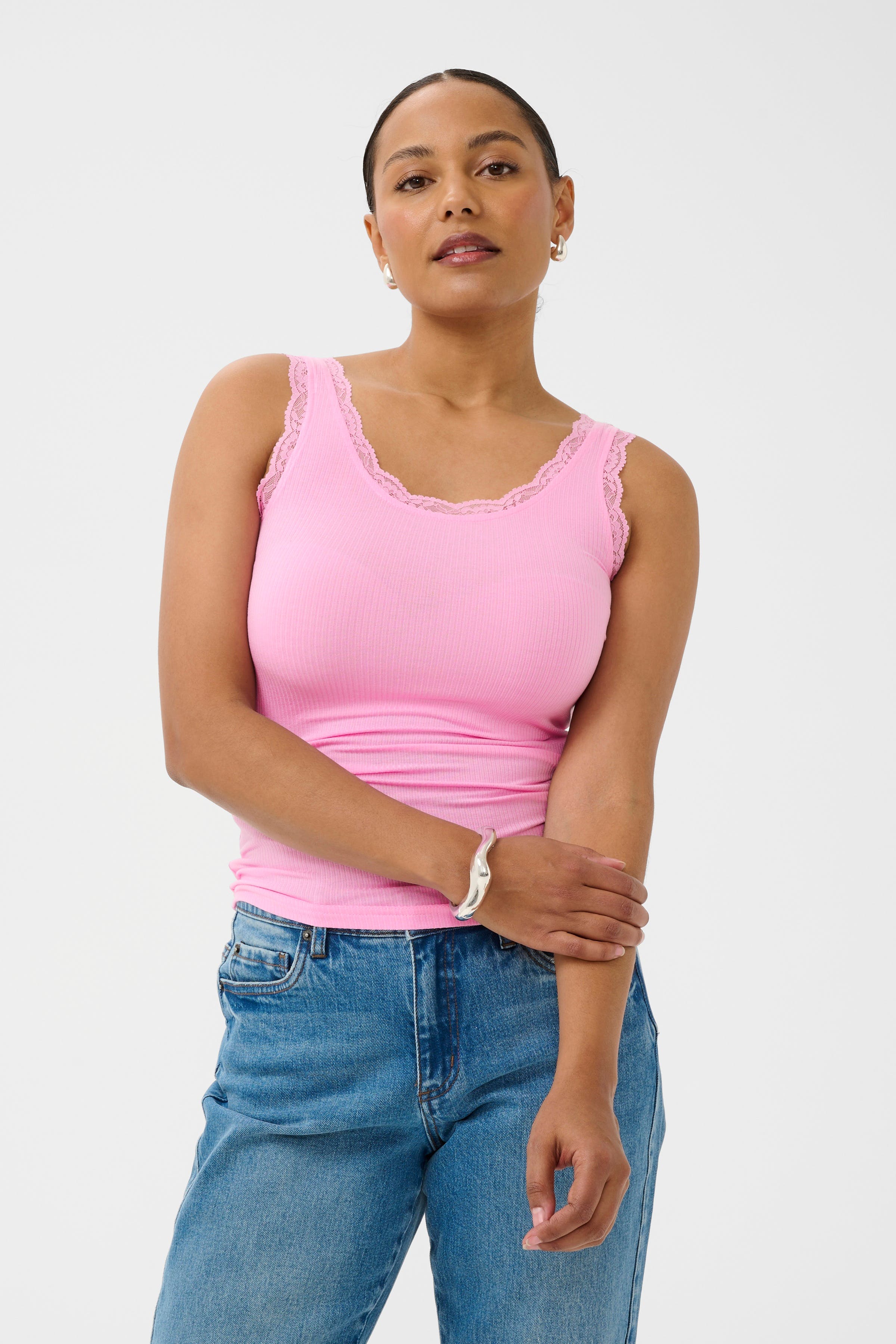 KAomi T-shirt LOOKBOOK FRONT 10510143-152218