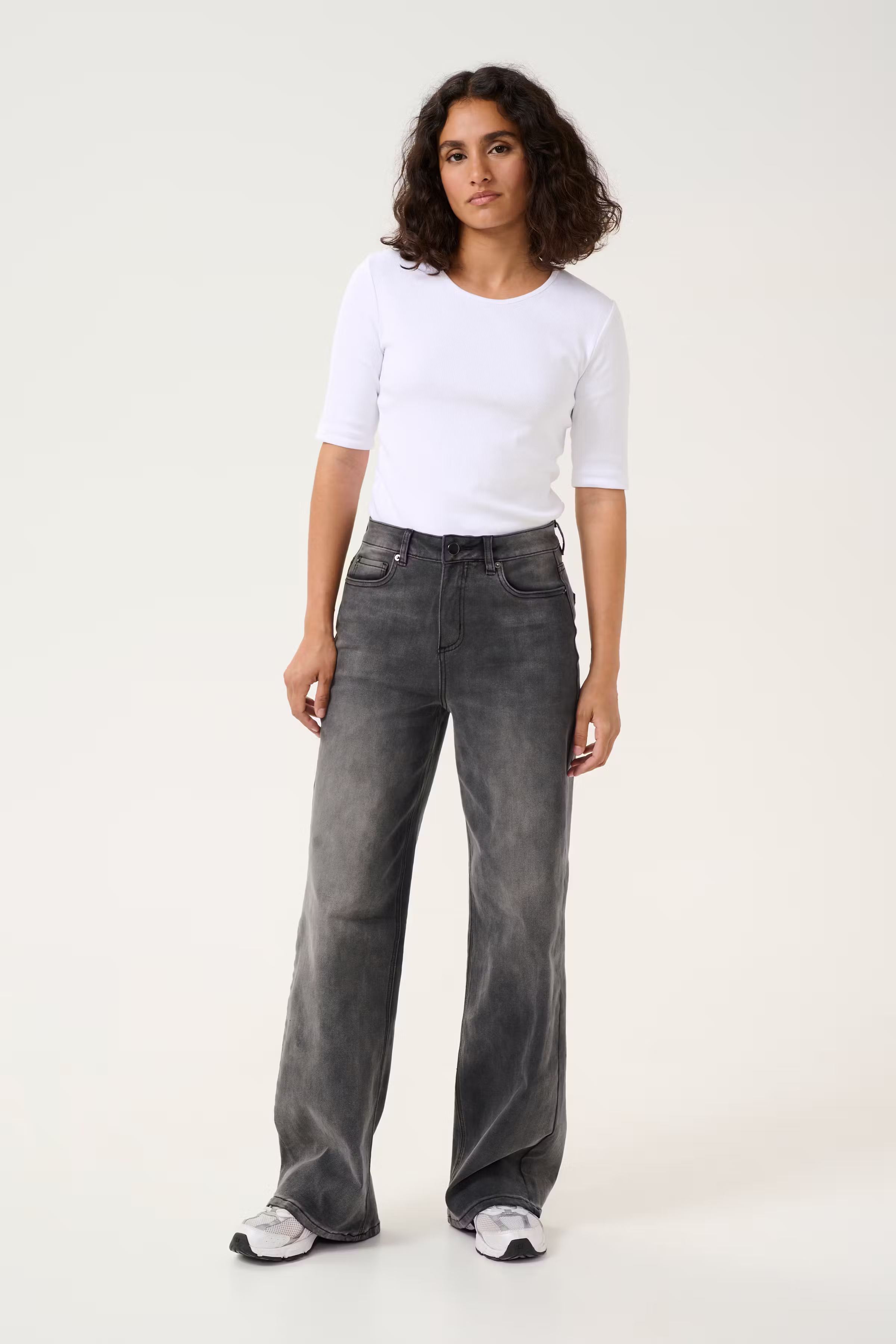 KAsinem Straight Jeans LOOKBOOK FRONT 10509518-103162