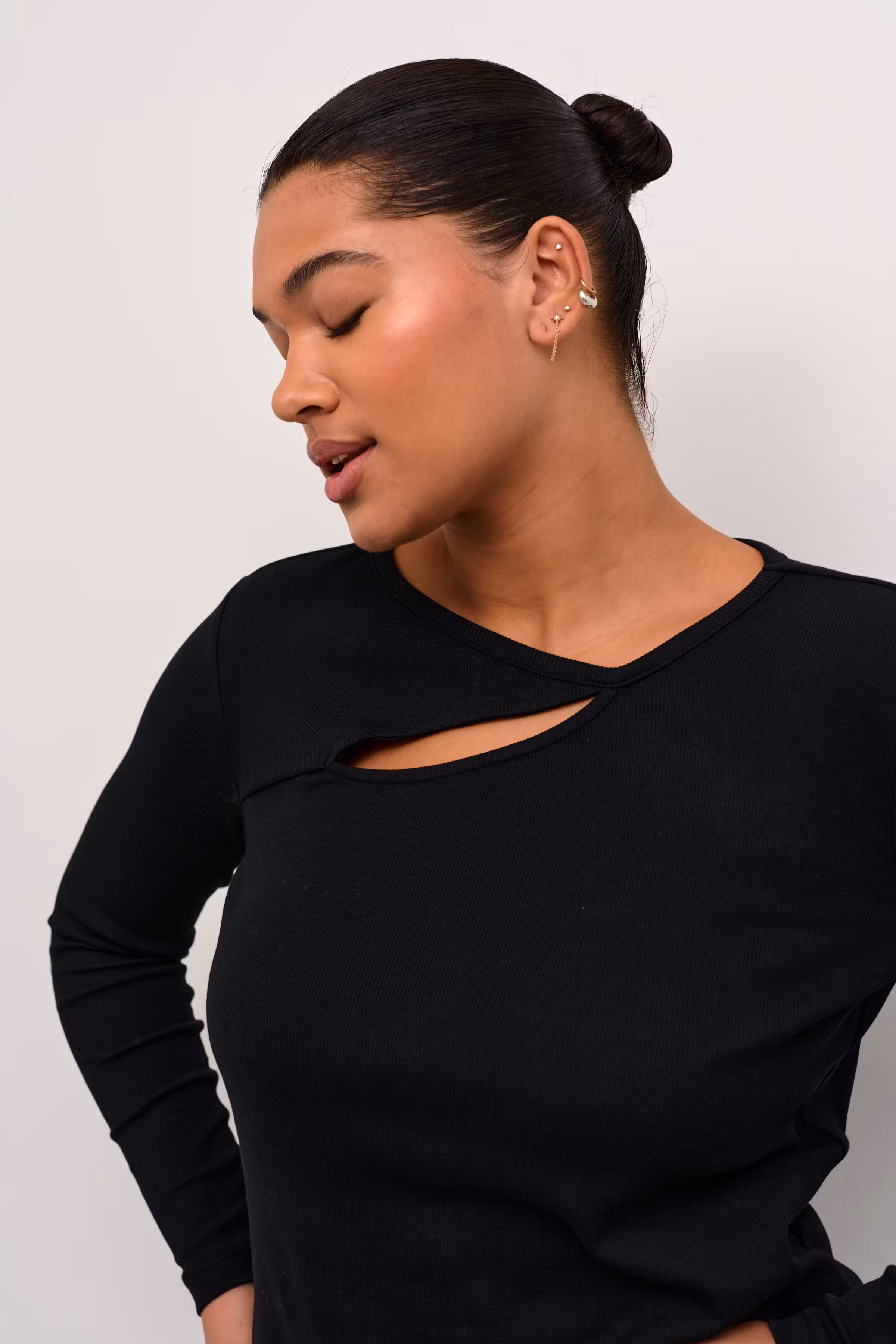 KCcarina T-shirt LOOKBOOK DETAIL 10582513-100121