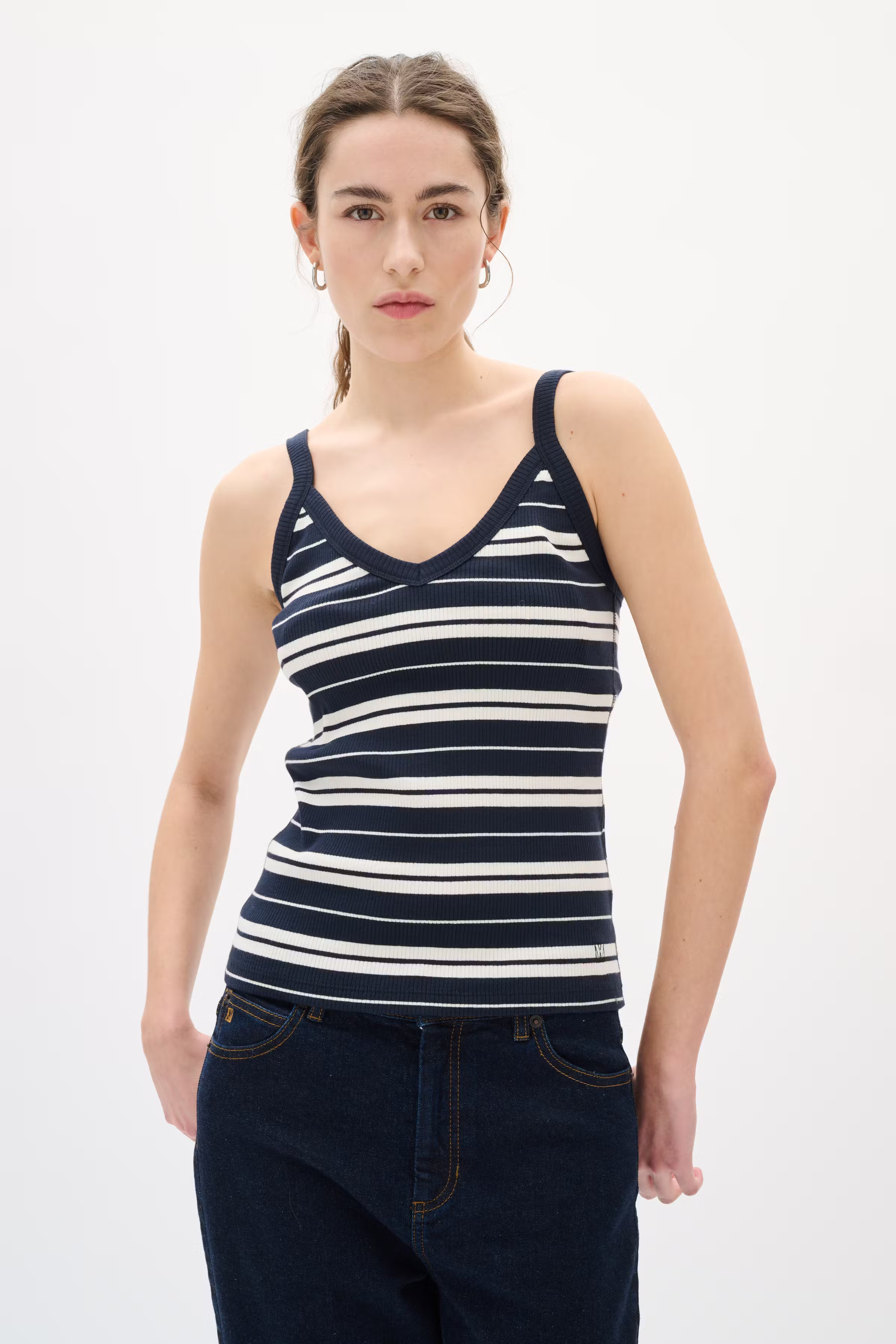 DagnaIW V-Top LOOKBOOK FRONT 30109585-303827