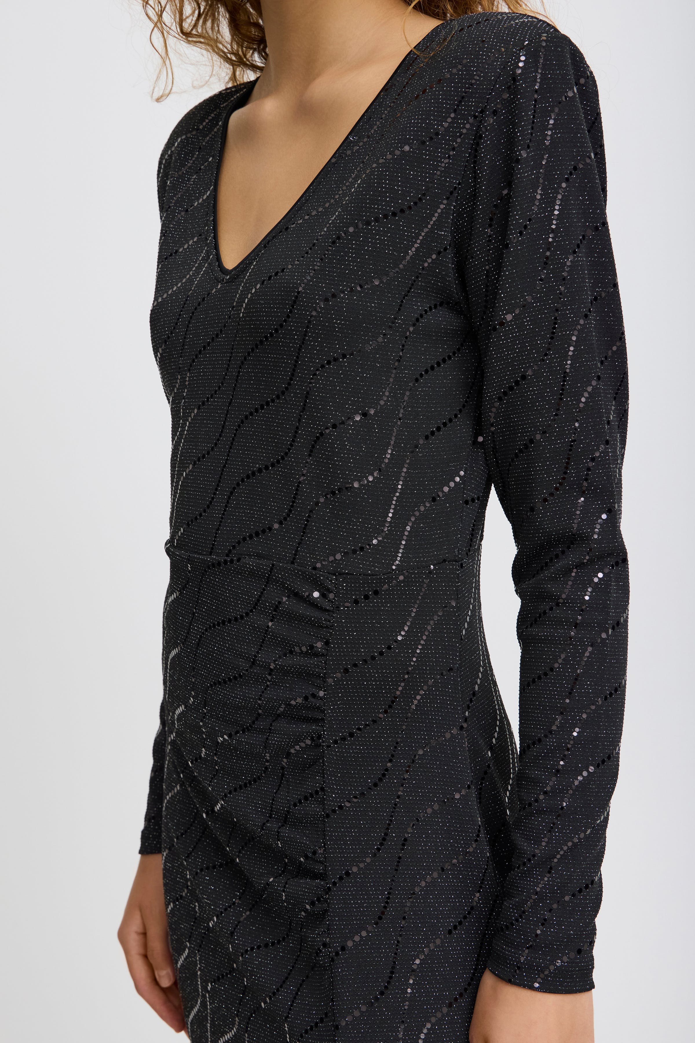 IHNELENIA Kleid LOOKBOOK DETAIL 20122207-194008