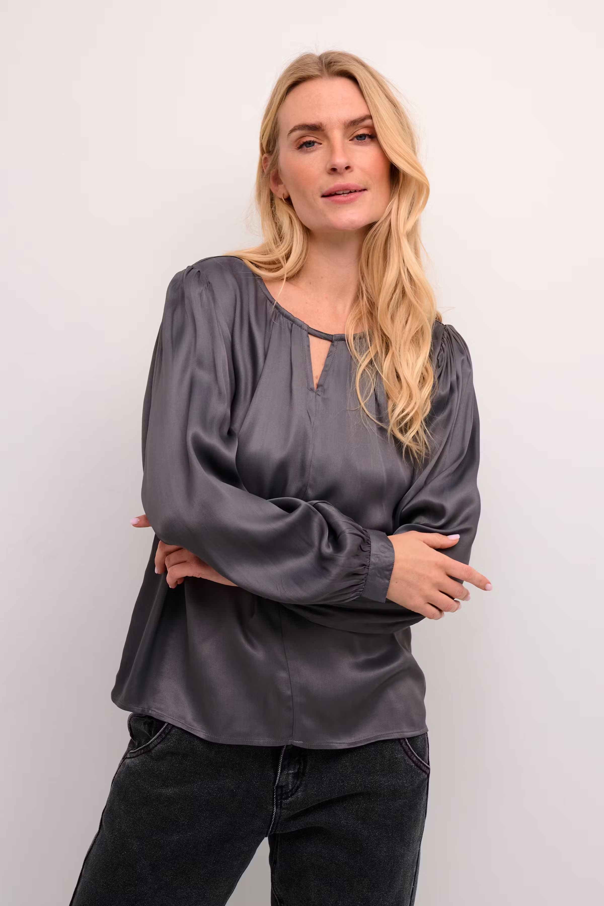 CRViria Blouse LOOKBOOK FRONT 10612917-180201