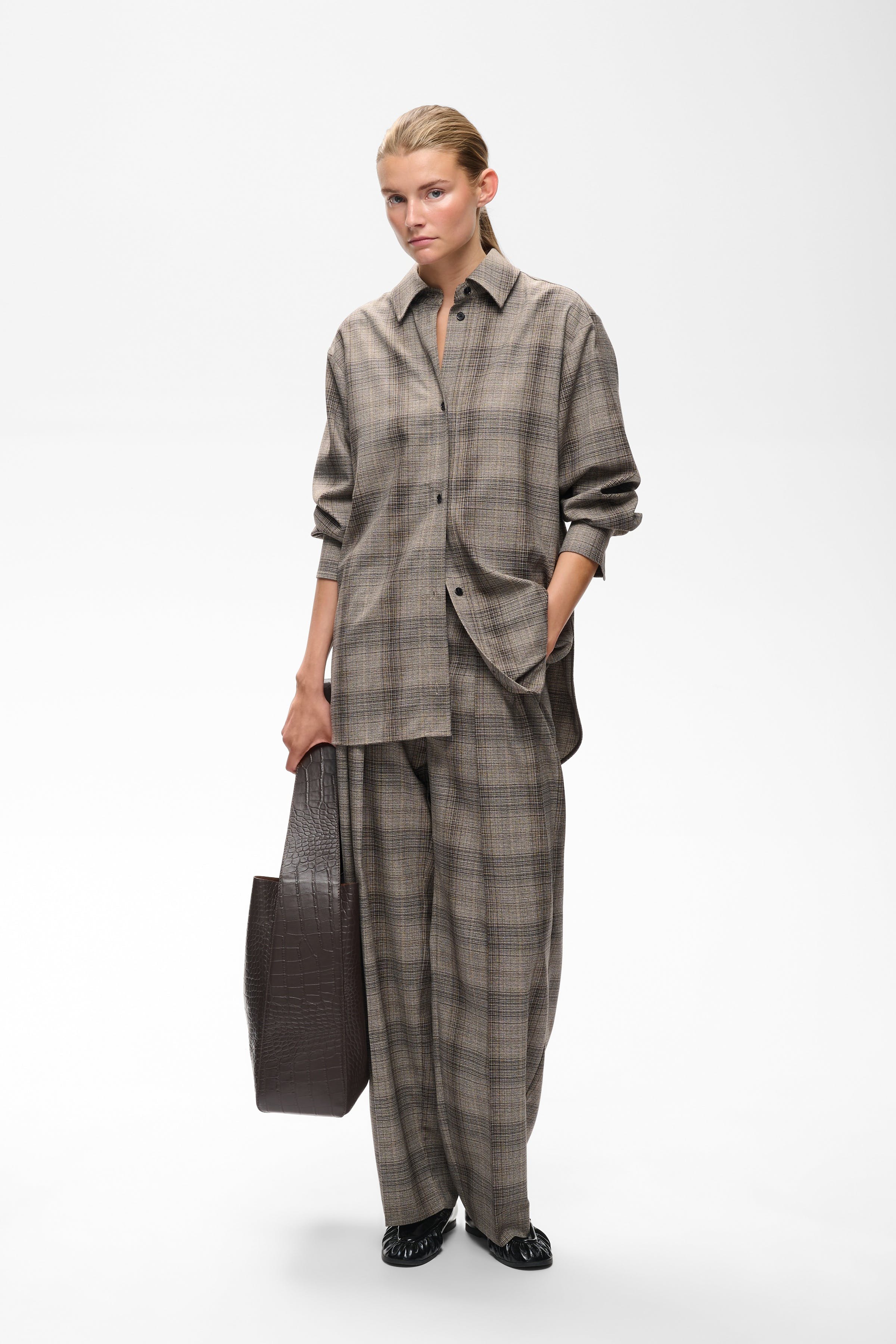 CHECKIEIW Hose LOOKBOOK FRONT 30113084-900013856