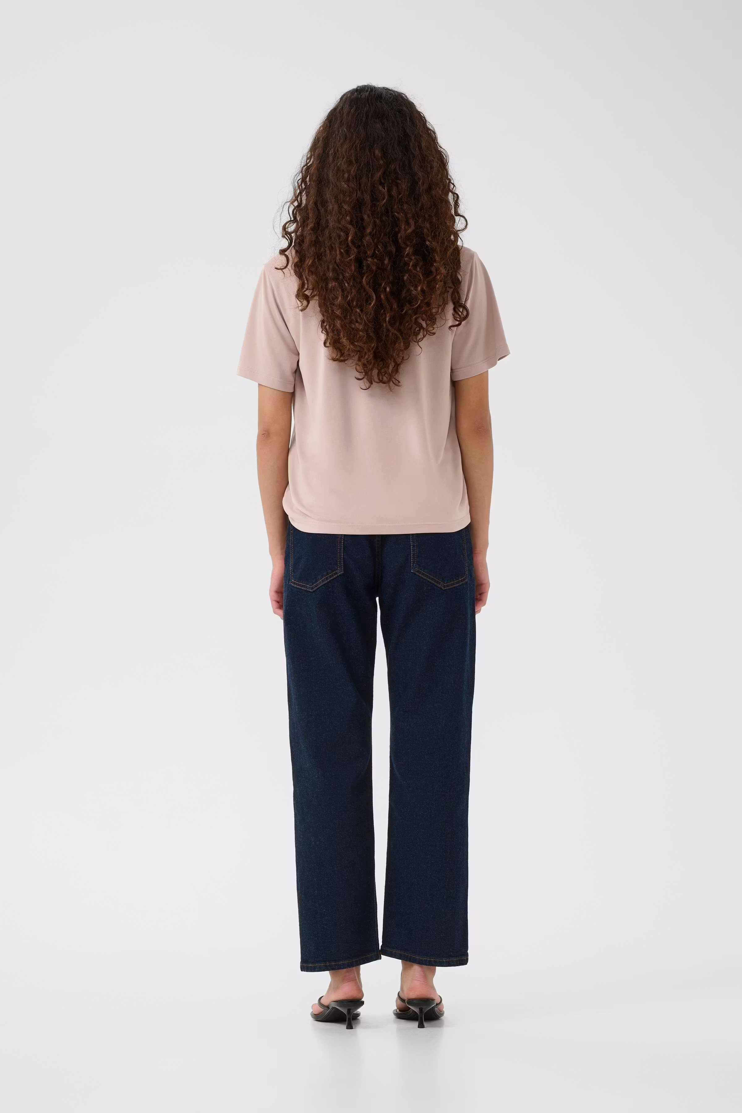 LilianaIW Base V-Neck T-shirt LOOKBOOK BACK 30109353-151506