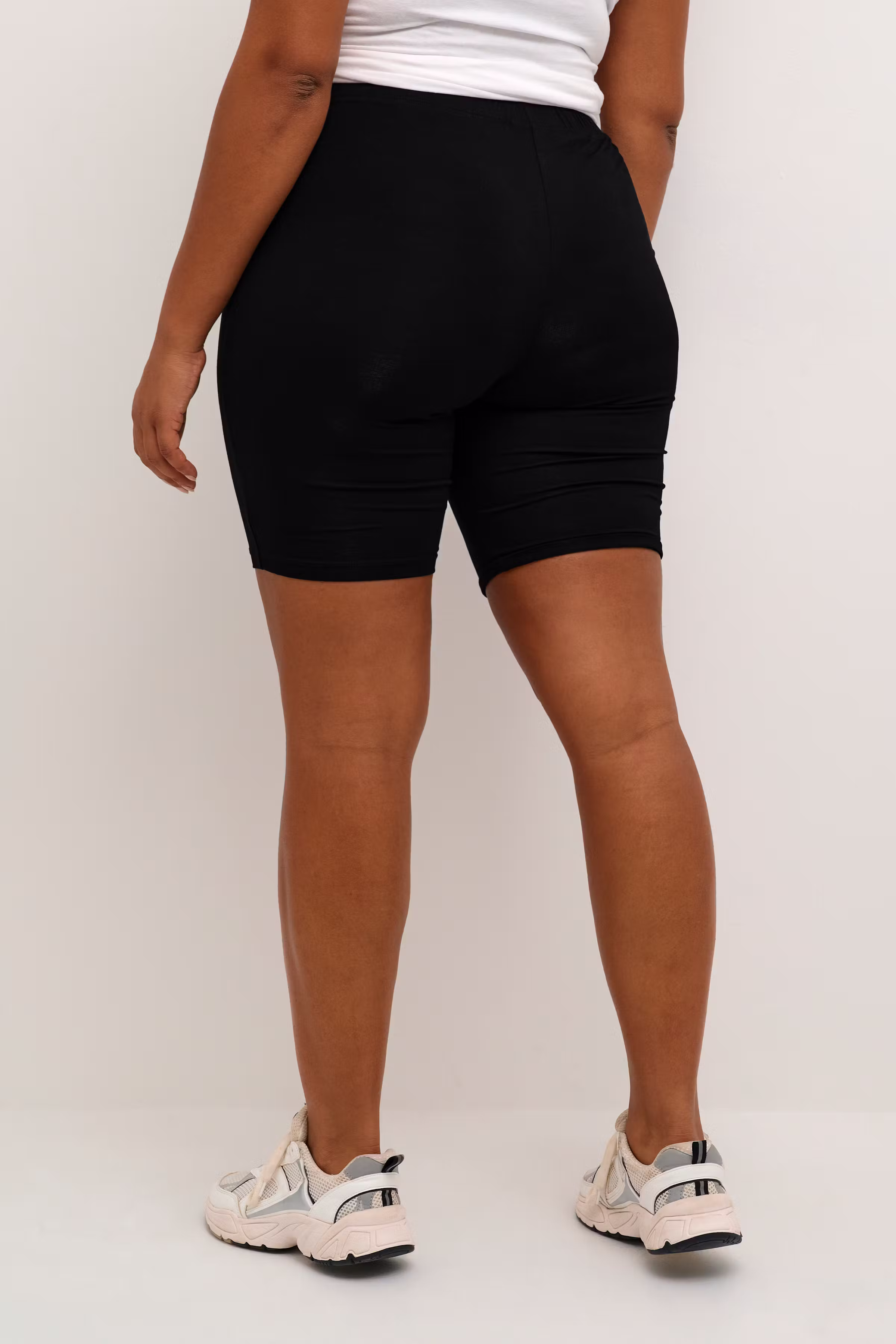 KCjena Shorts LOOKBOOK BACK 10582093-100121