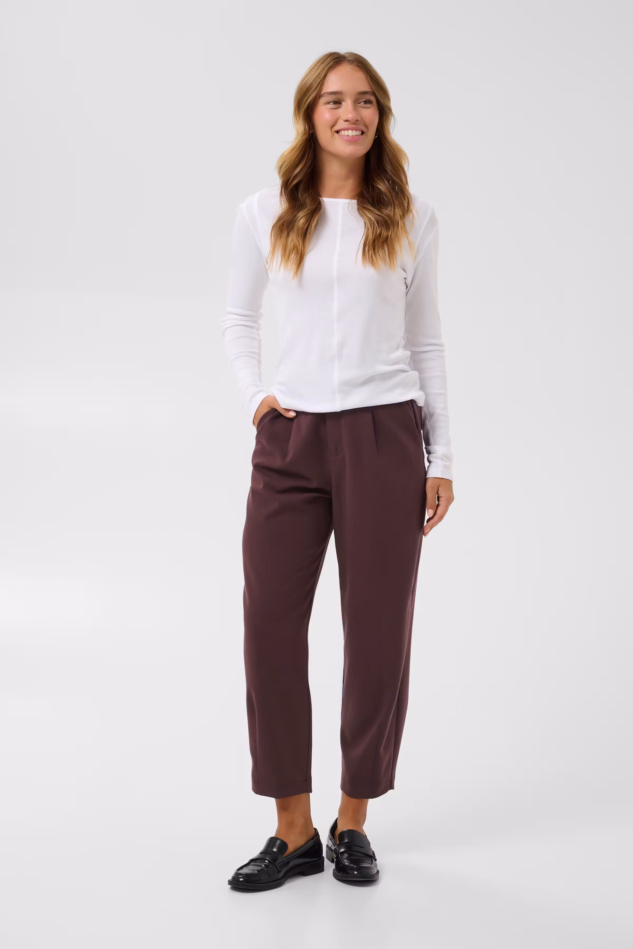 KAMERLE Byxor LOOKBOOK FRONT 10504769-191619
