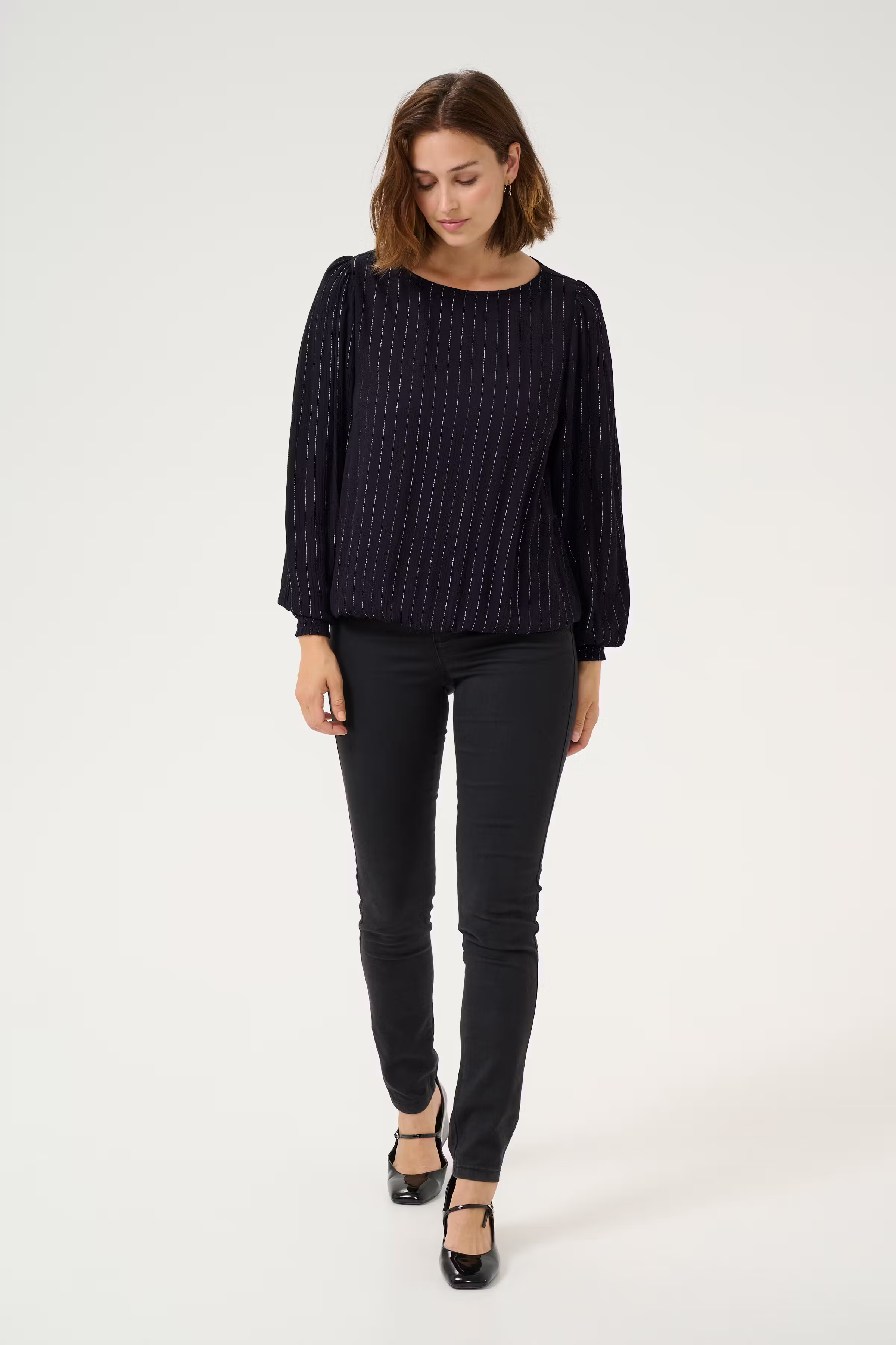 KAliv Glimmerbluse LOOKBOOK FRONT 10509331-106557