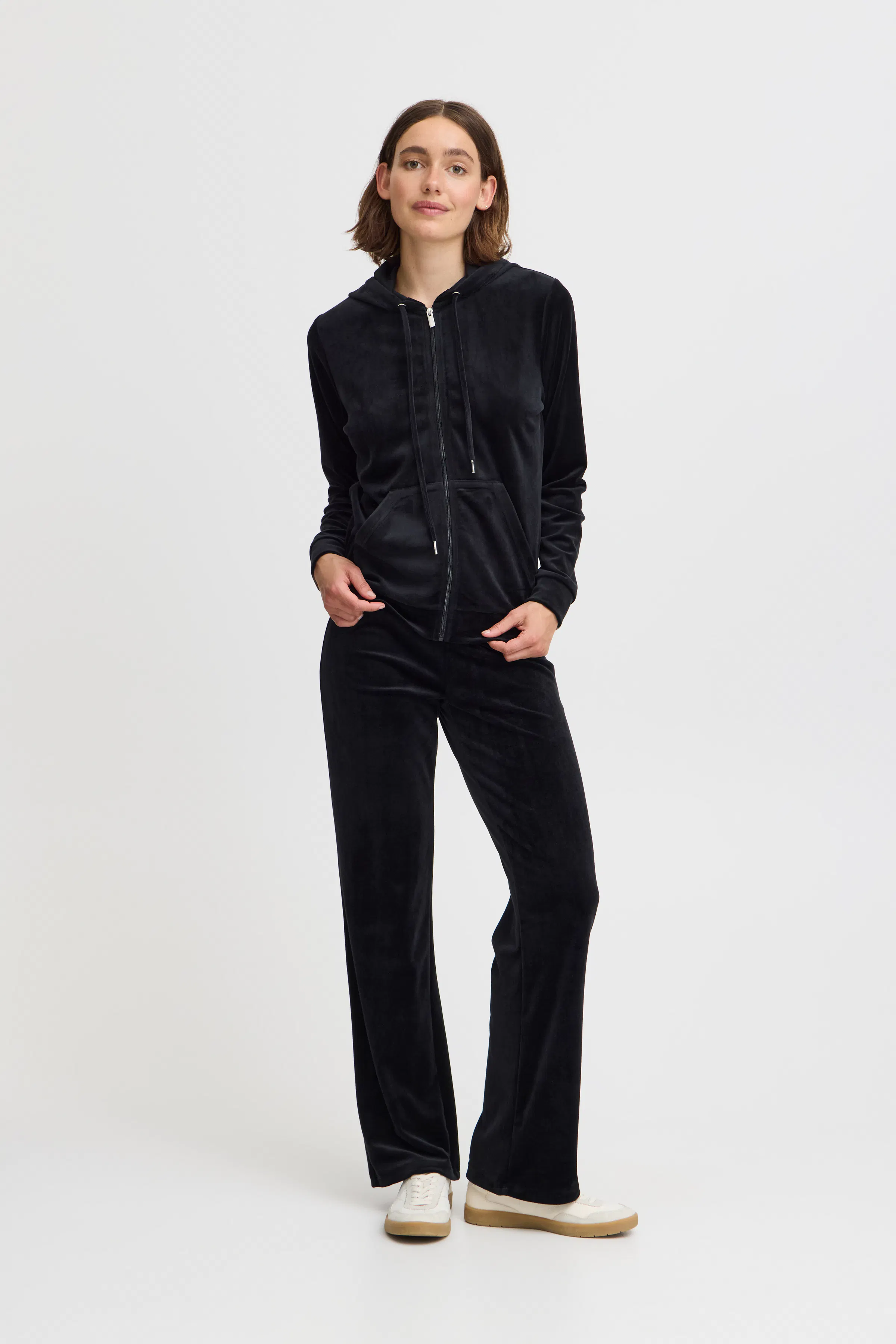 BYSTILLA Veloursett LOOKBOOK FRONT 20816019-200451