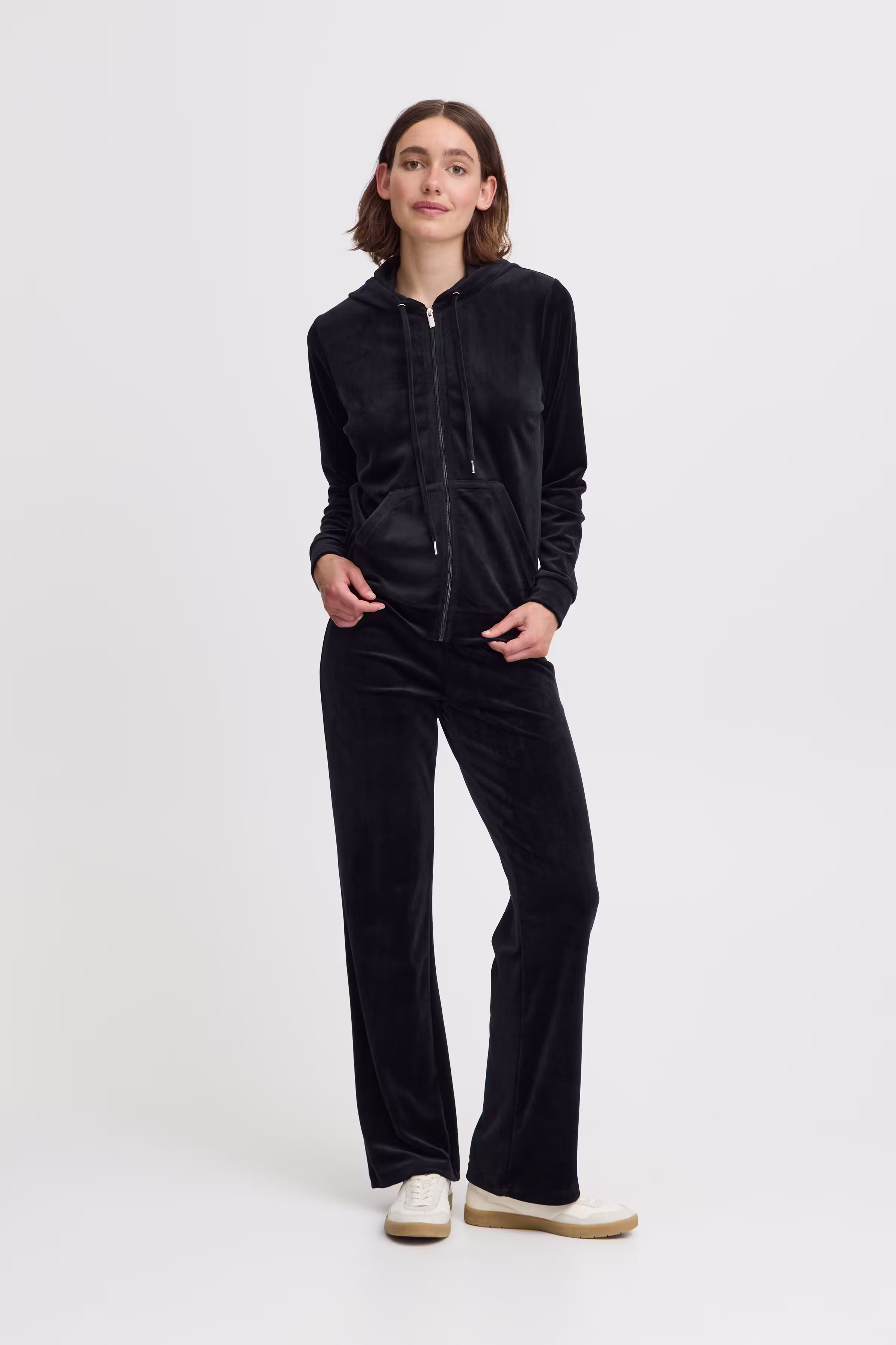 BYSTILLA Veloursett LOOKBOOK FRONT 20816019-200451
