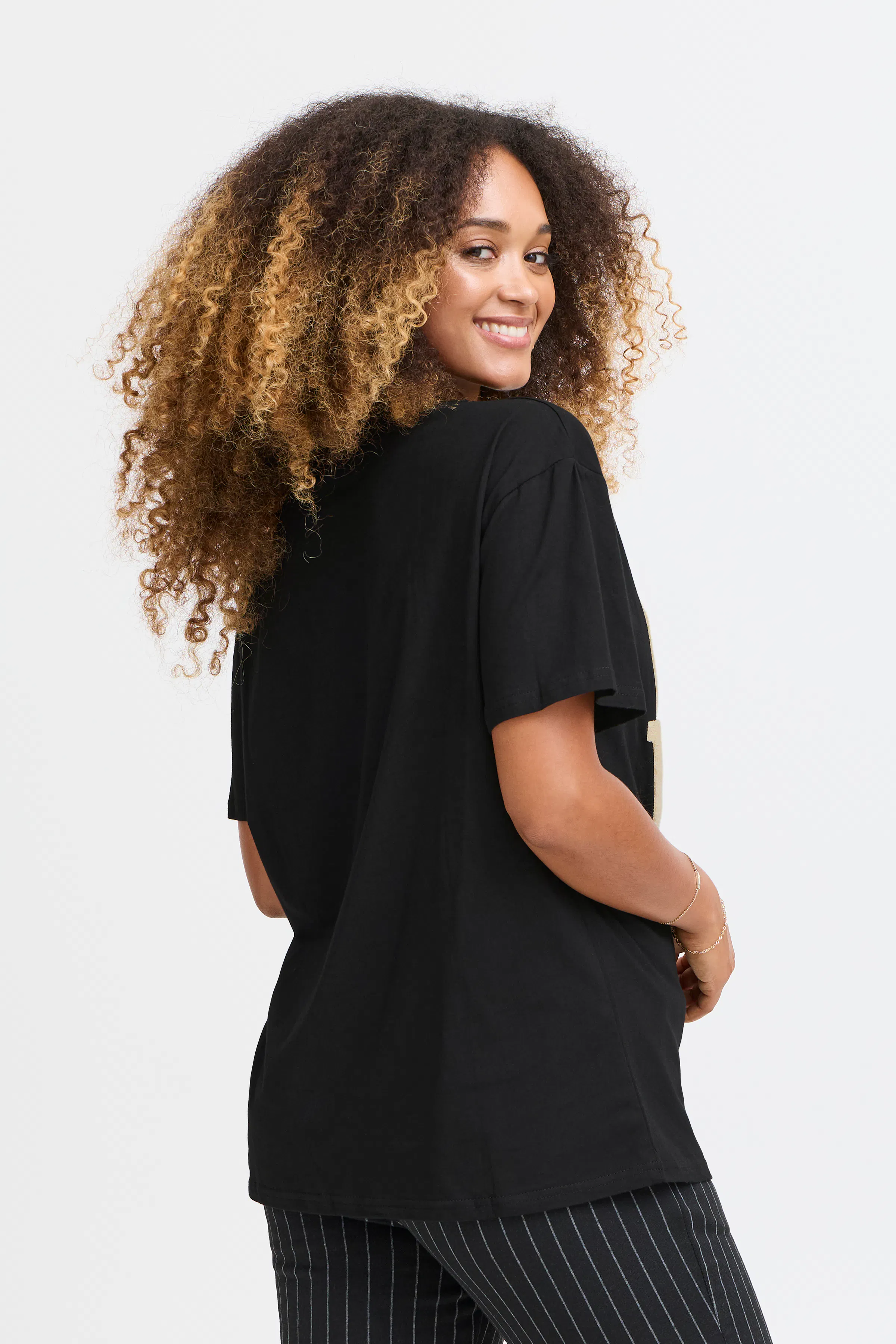 SBBIA Bluse LOOKBOOK BACK 22100823-190303