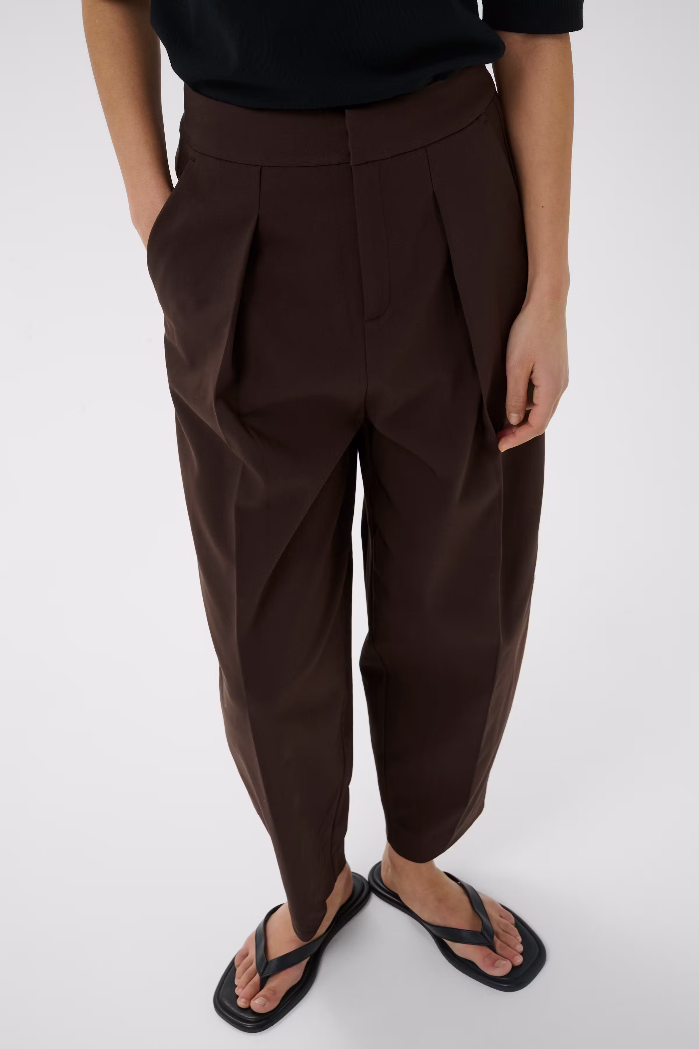 ZellaIW Barrel Trousers LOOKBOOK DETAIL 30107207-190915