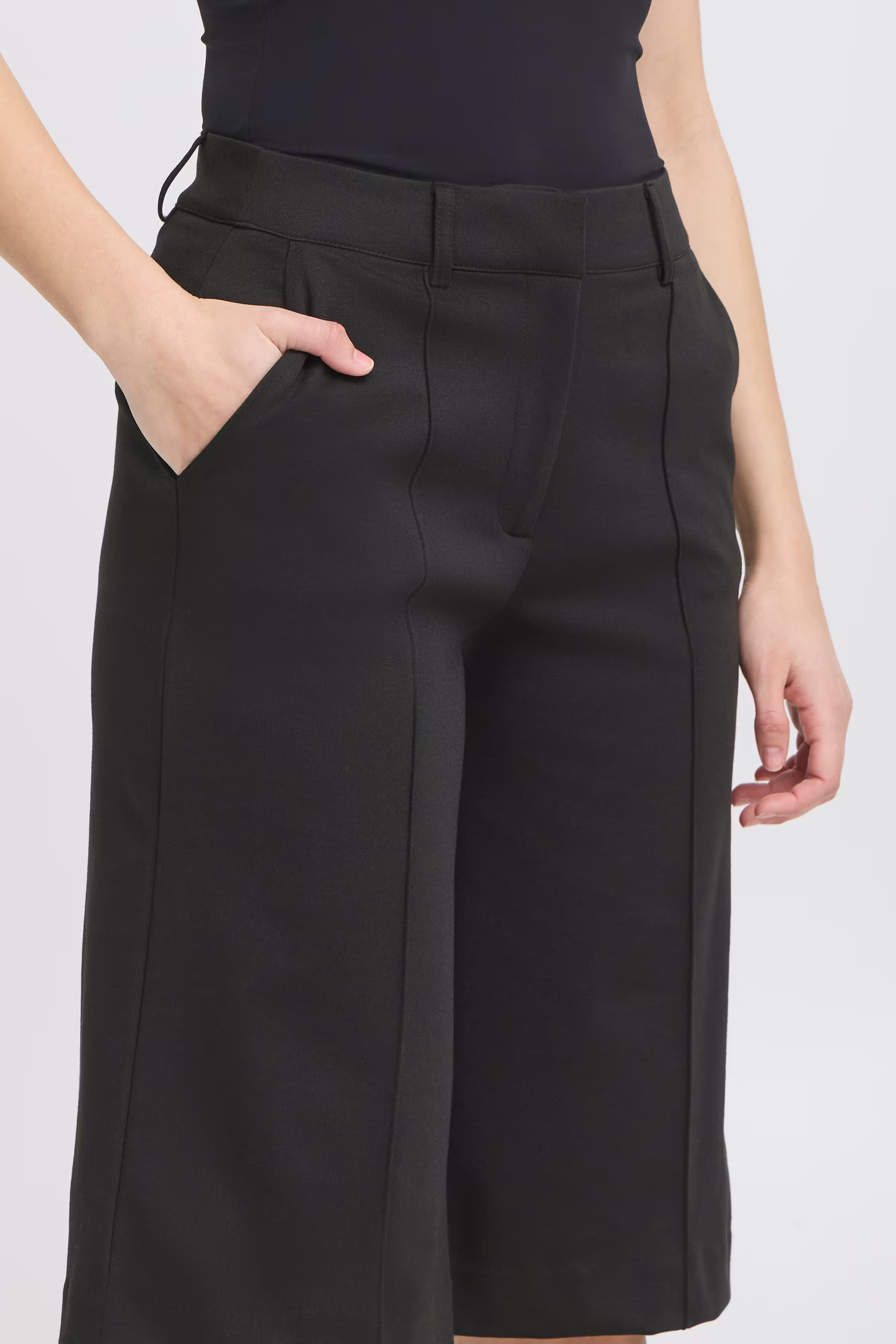 IHKATE BERMUDA Shorts LOOKBOOK DETAIL 20123649-194008