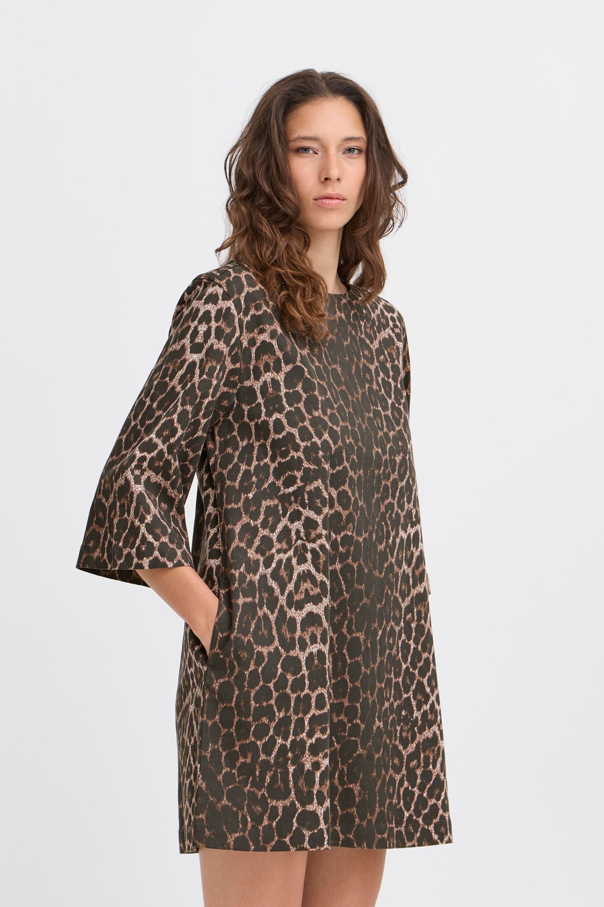BYKENNA Kleid LOOKBOOK FRONT 20816507-205022