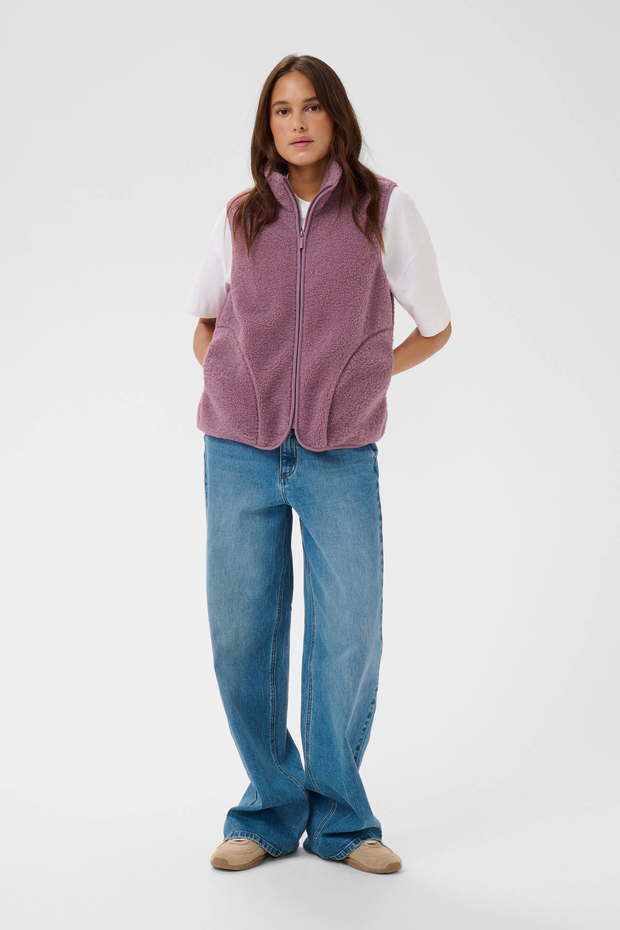 KAally Vest LOOKBOOK FRONT 10512029-163205
