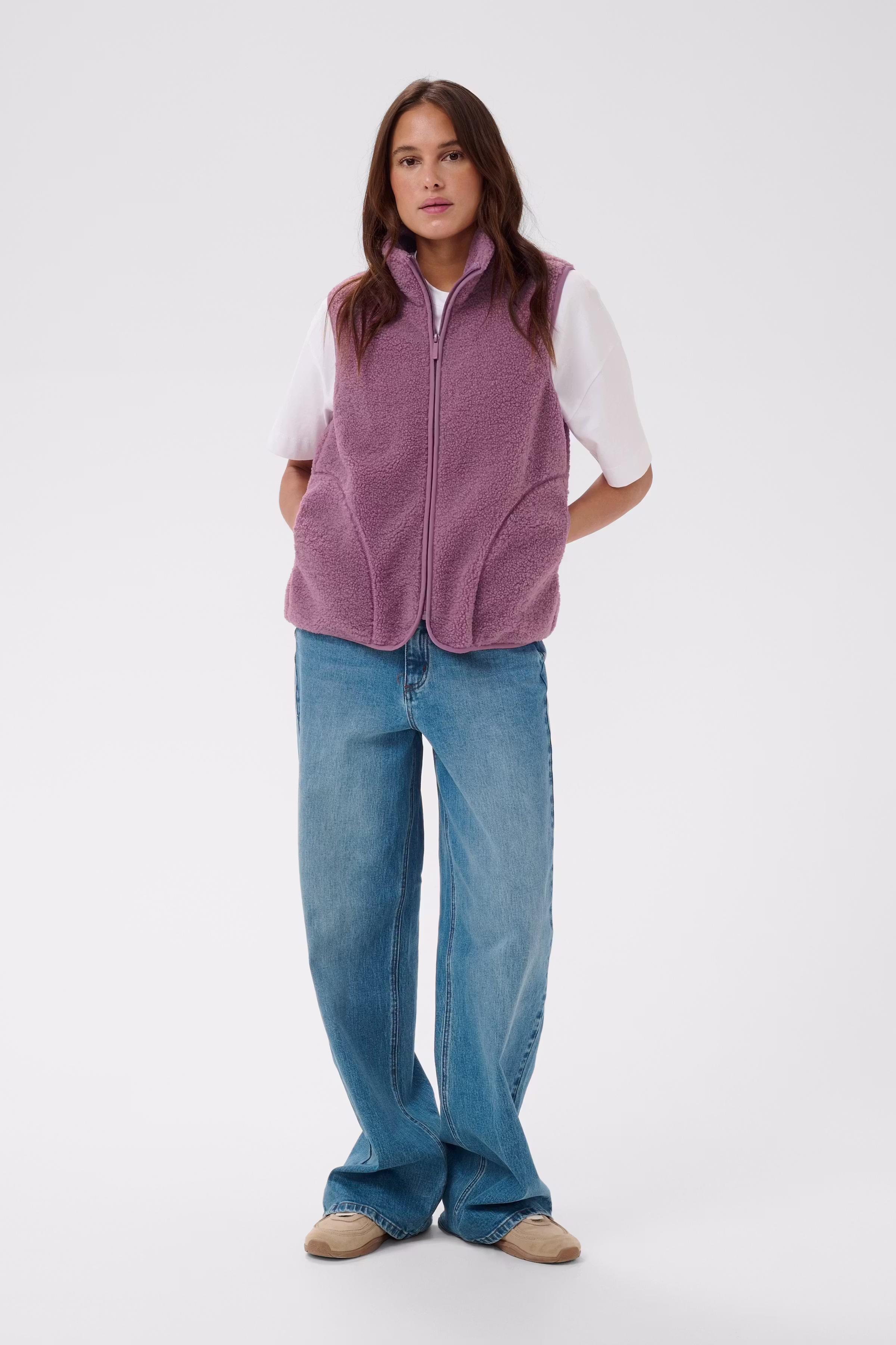 KAally Vest LOOKBOOK FRONT 10512029-163205