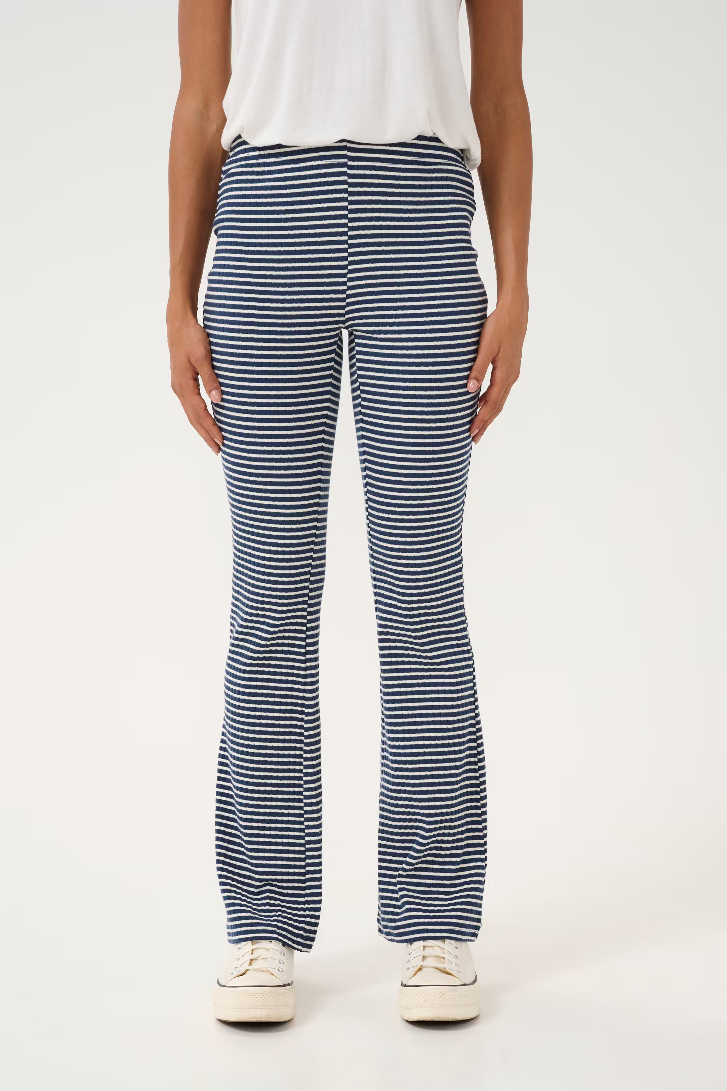 CUtea Broek LOOKBOOK FRONT 50111483-107087
