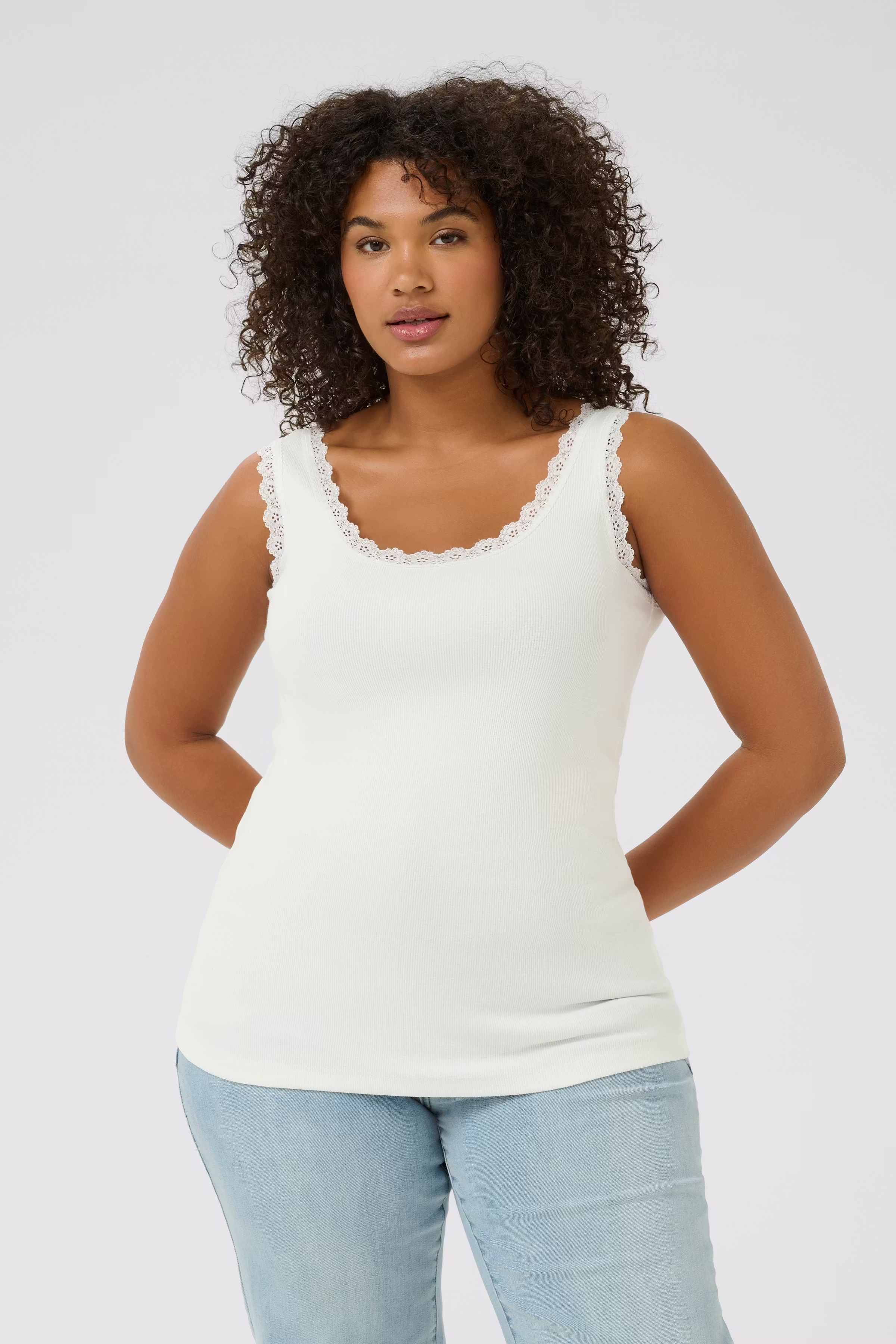 KCbritt T-shirt LOOKBOOK FRONT 10583766-110602