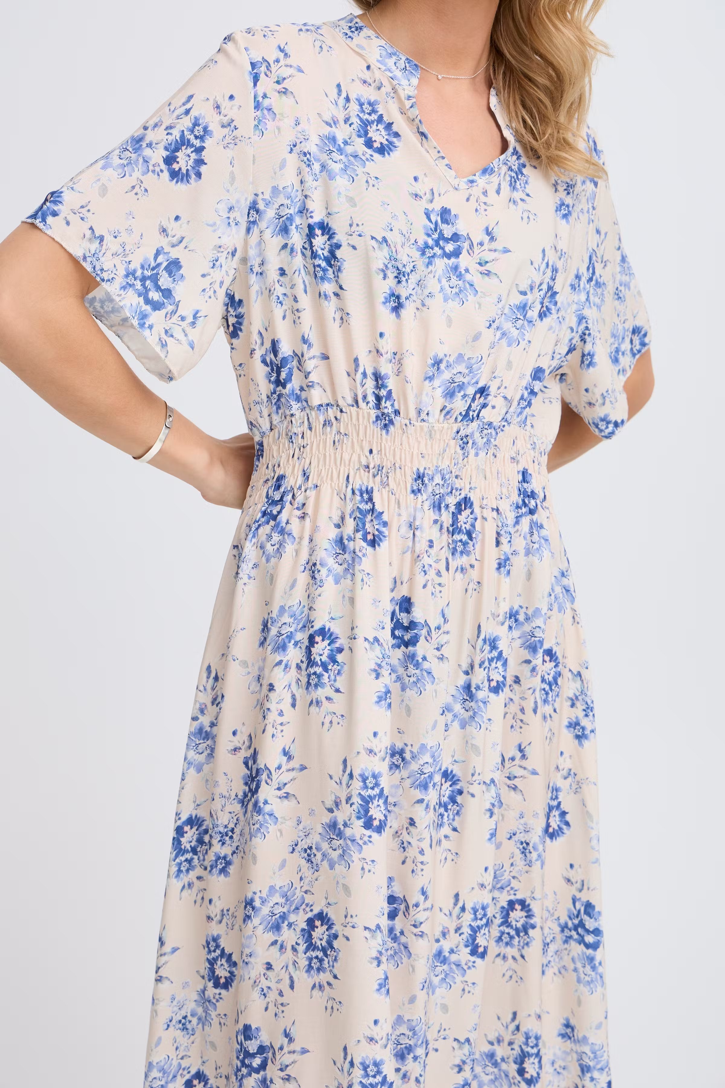 SBGILANA Kjole LOOKBOOK DETAIL 22101002-203403