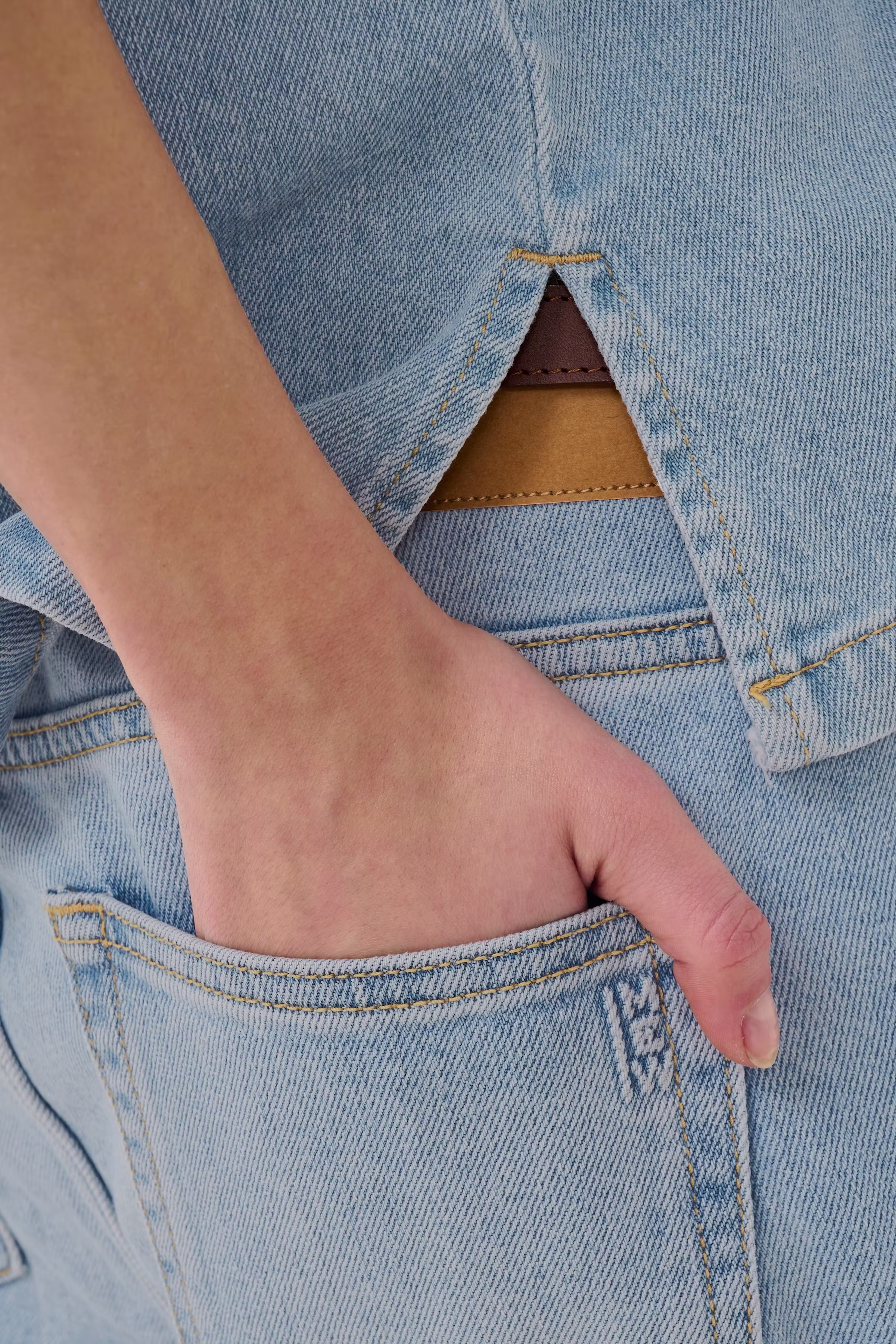 05 THE LOUIS HIGH WIDE JEANS LOOKBOOK DETAIL 10704222-100045