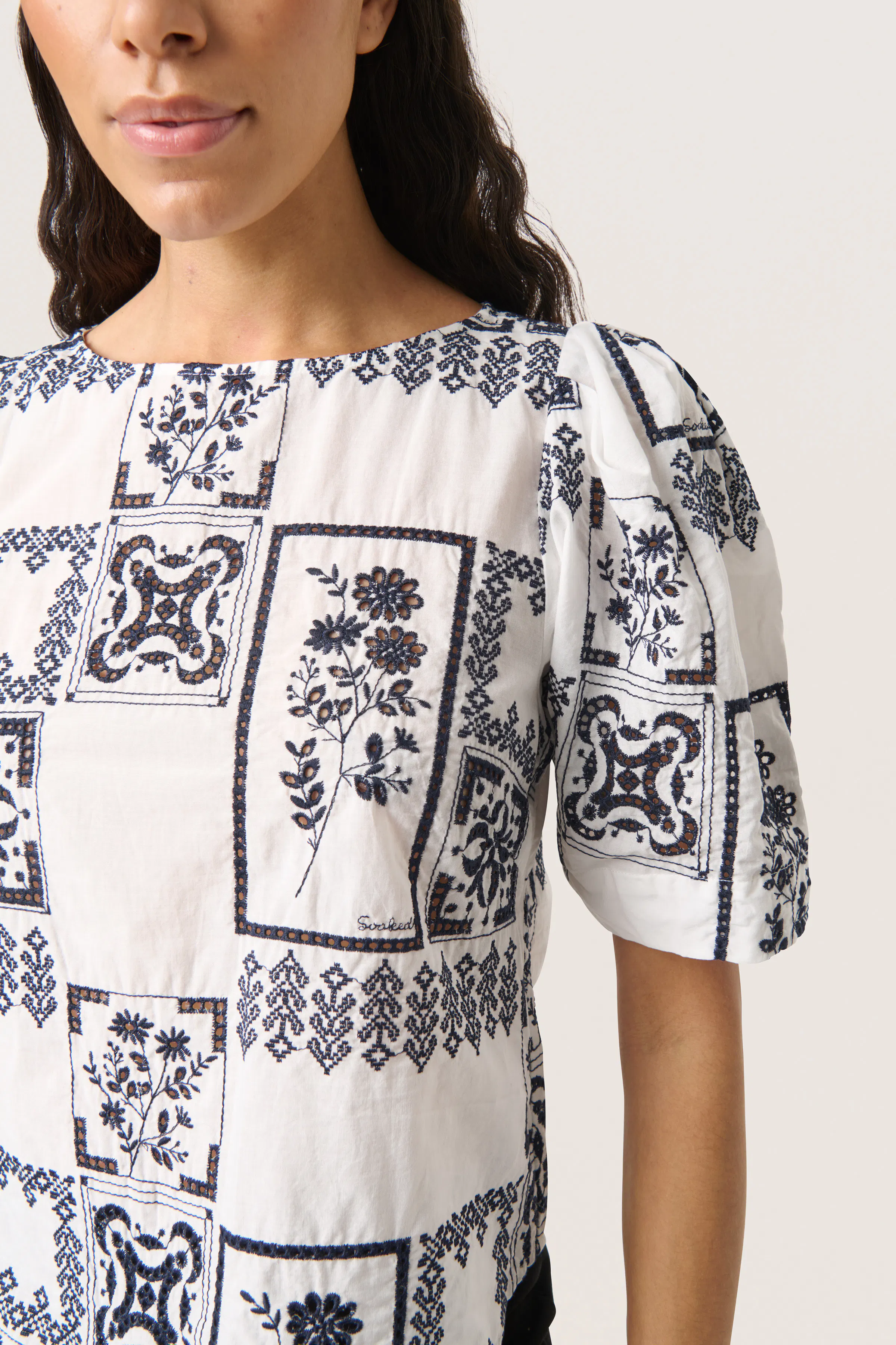 SLReesha Blouse LOOKBOOK DETAIL 30408112-303922