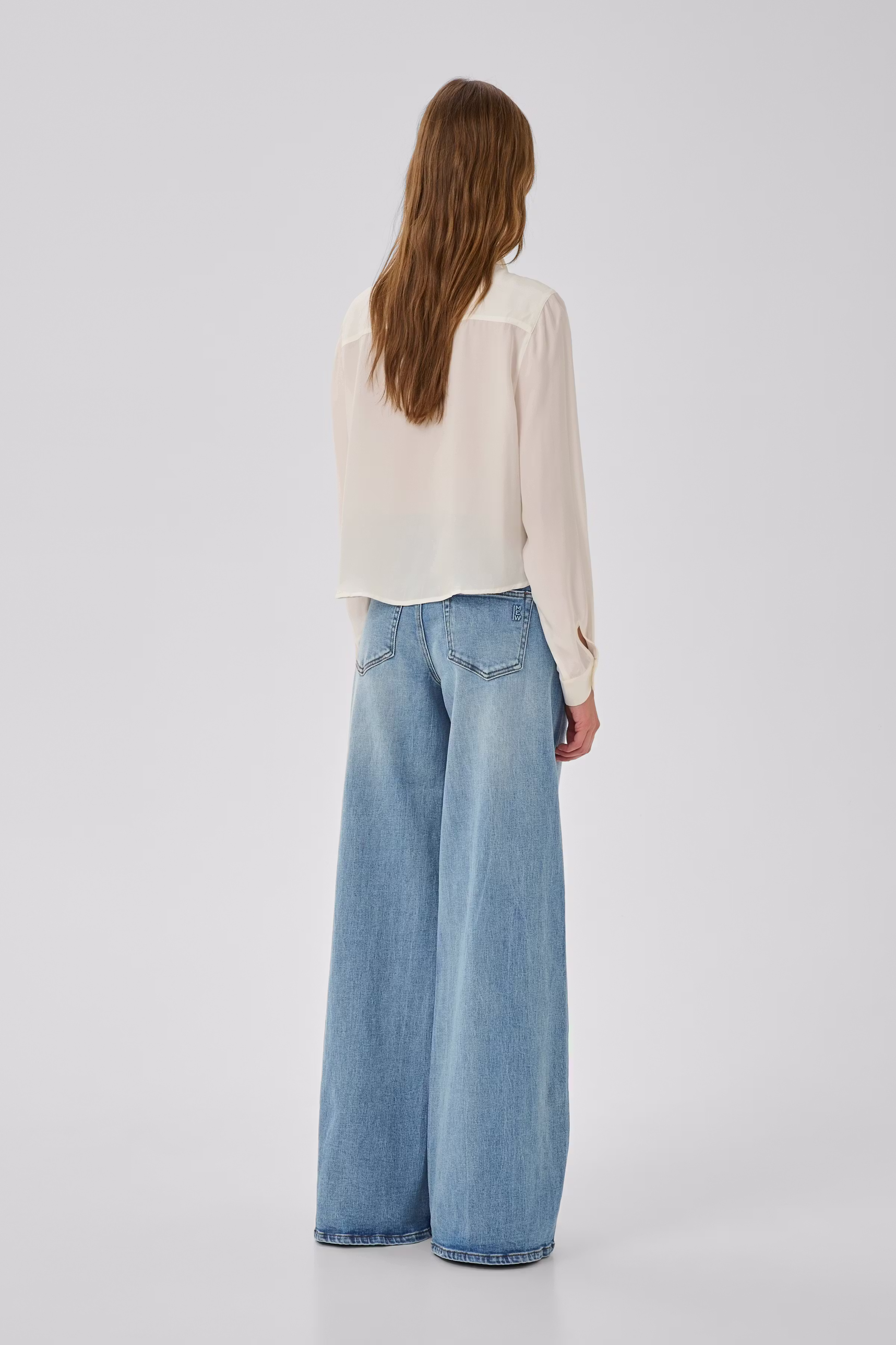 MWKaro 144 Mid X-Wide Jeans LOOKBOOK BACK 10705256-100046