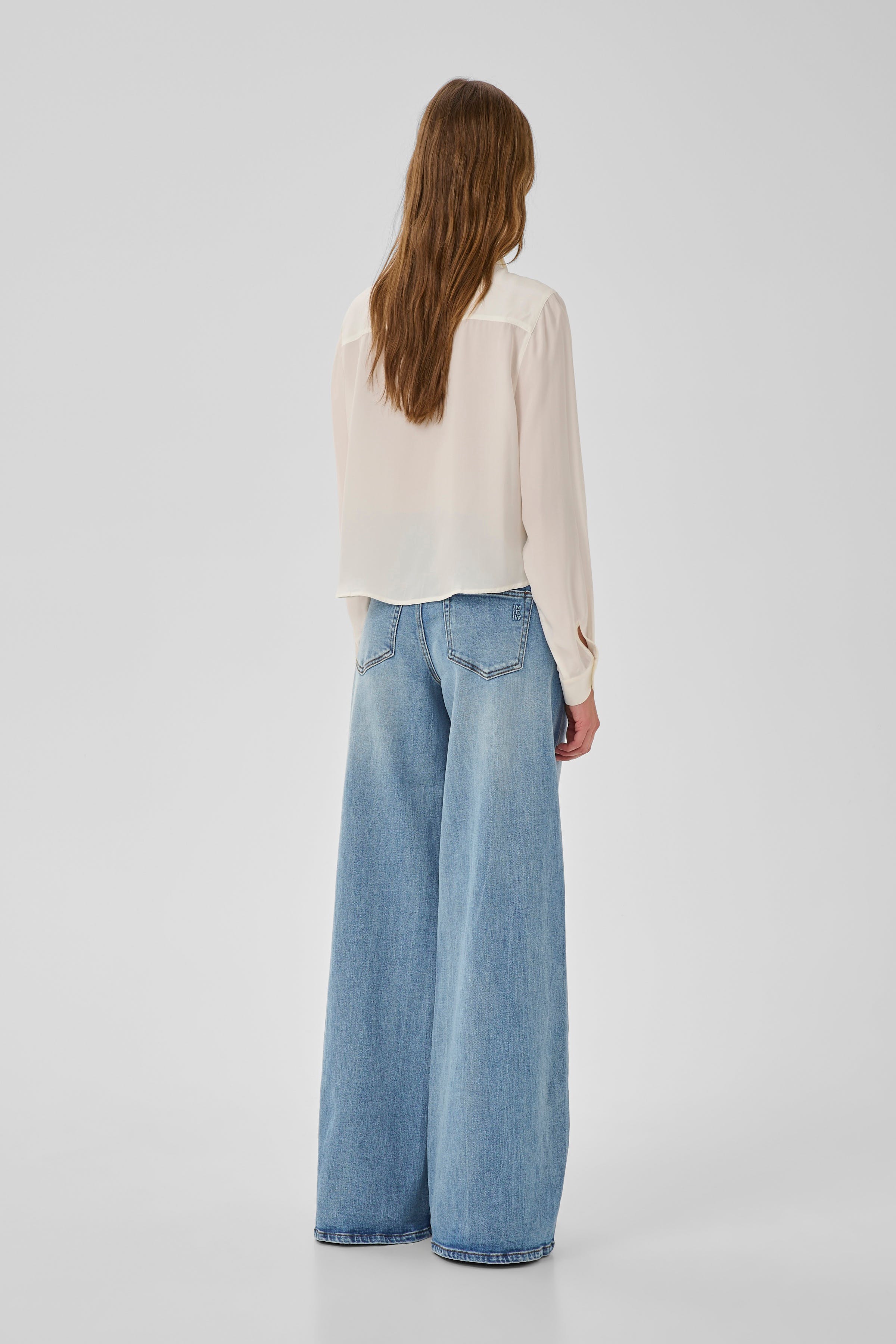 MWKaro 144 Mid X-Wide Jeans LOOKBOOK BACK 10705256-100046