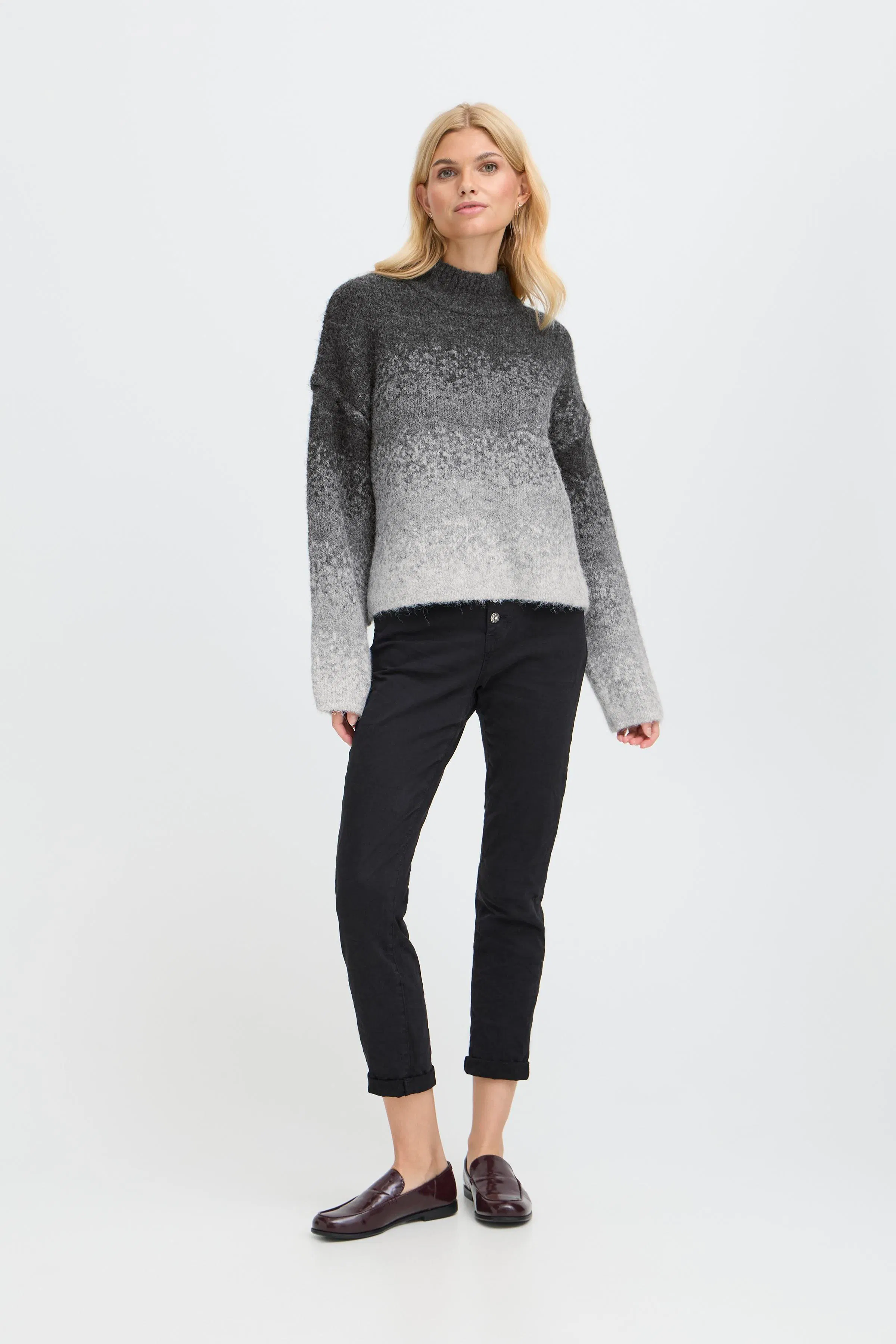SBTELLA Pullover LOOKBOOK FRONT 22101075-203619