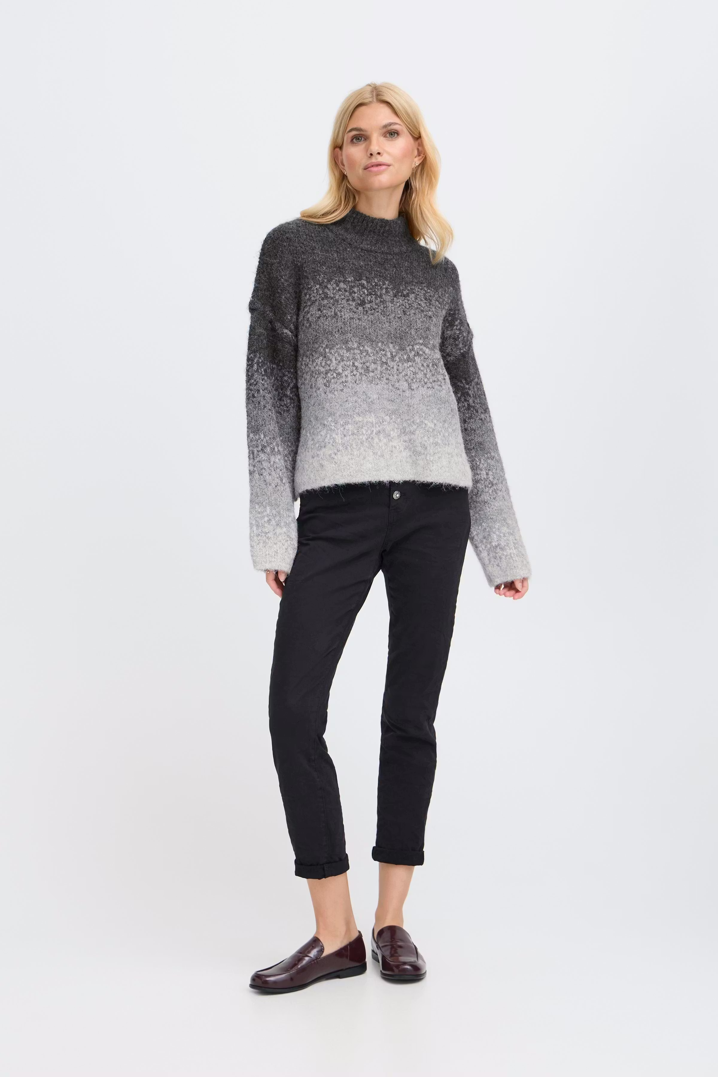 SBTELLA Pullover LOOKBOOK FRONT 22101075-203619