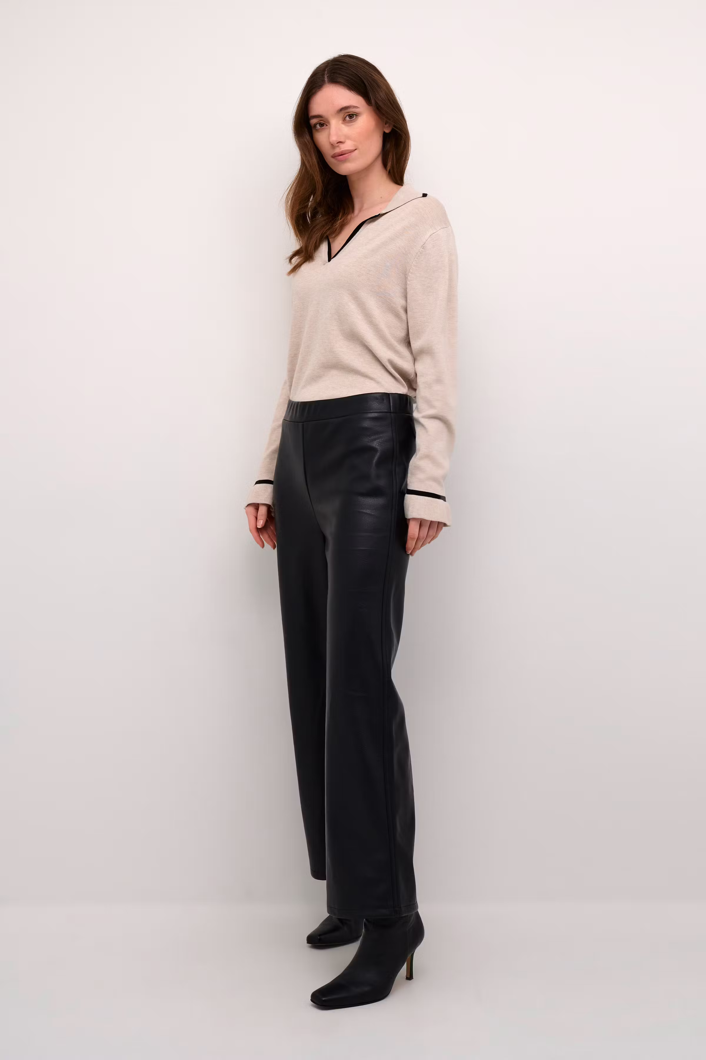 CRAriana Trousers LOOKBOOK FRONT 10611995-100120