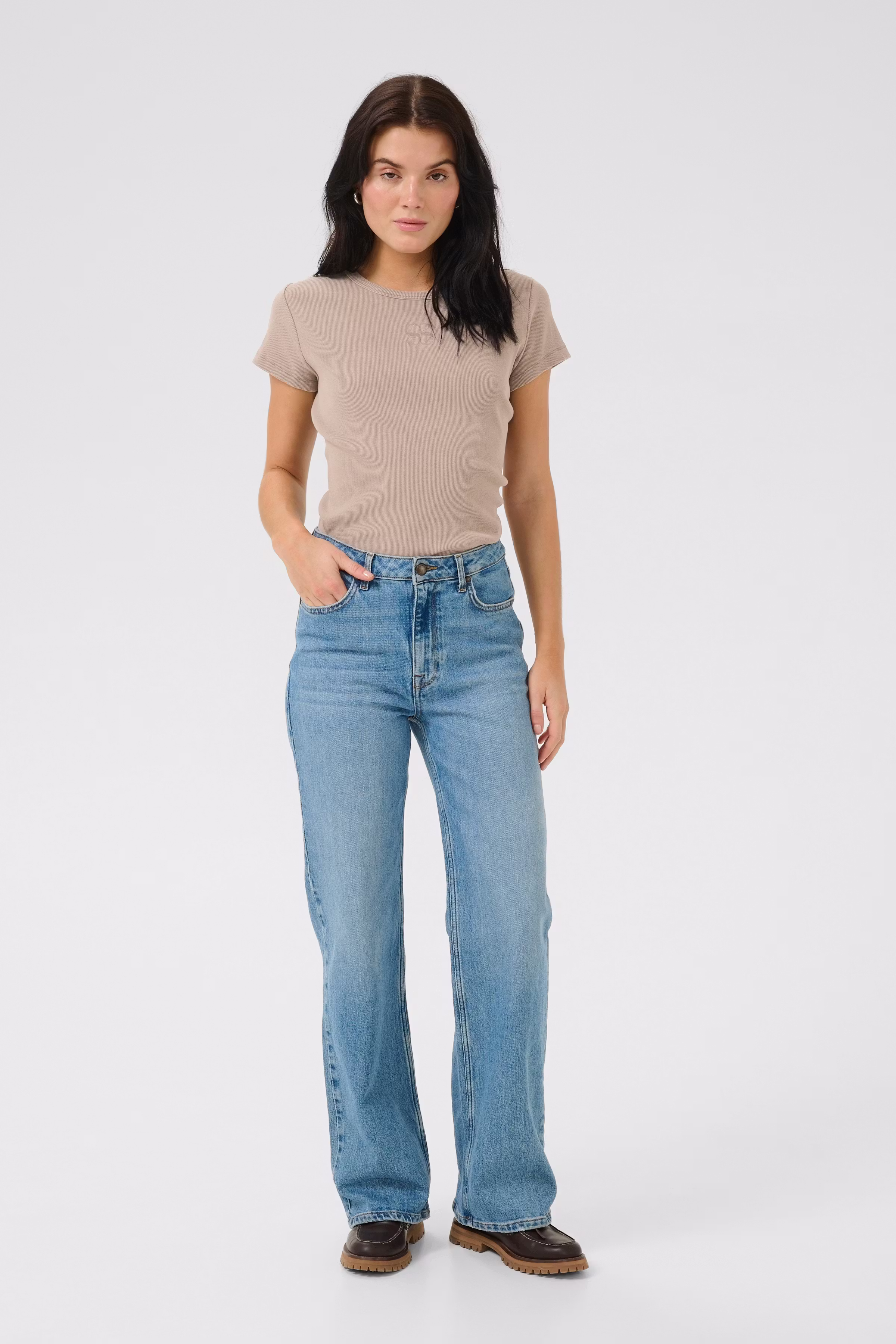 09 THE MANDY TEE LOOKBOOK FRONT 10704859-107783