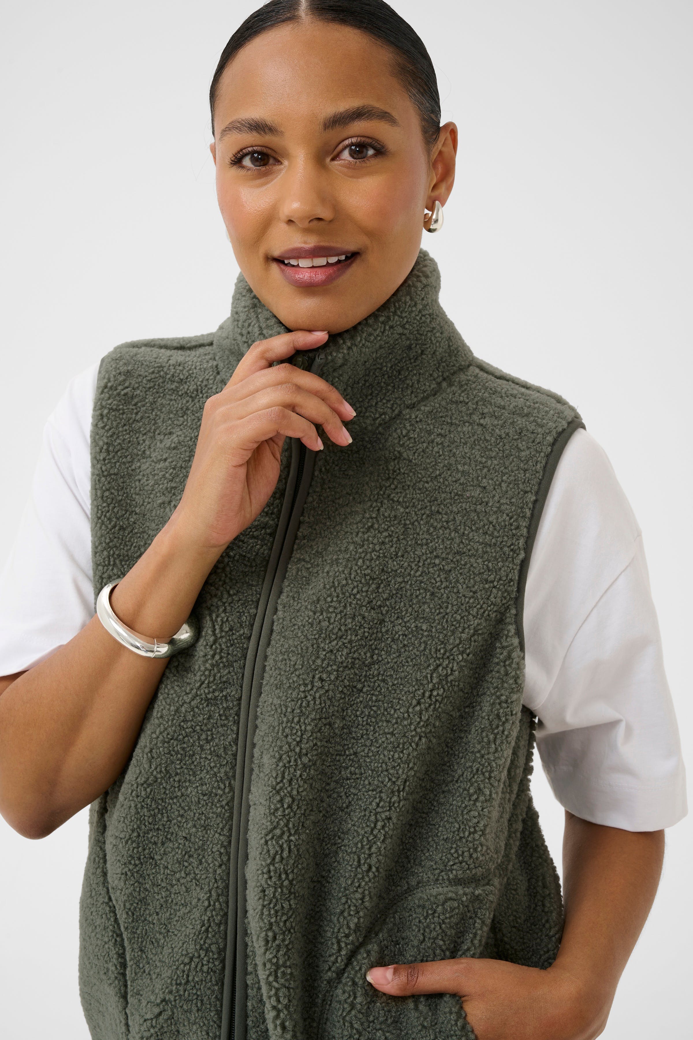 KAally Vest LOOKBOOK DETAIL 10512029-176212