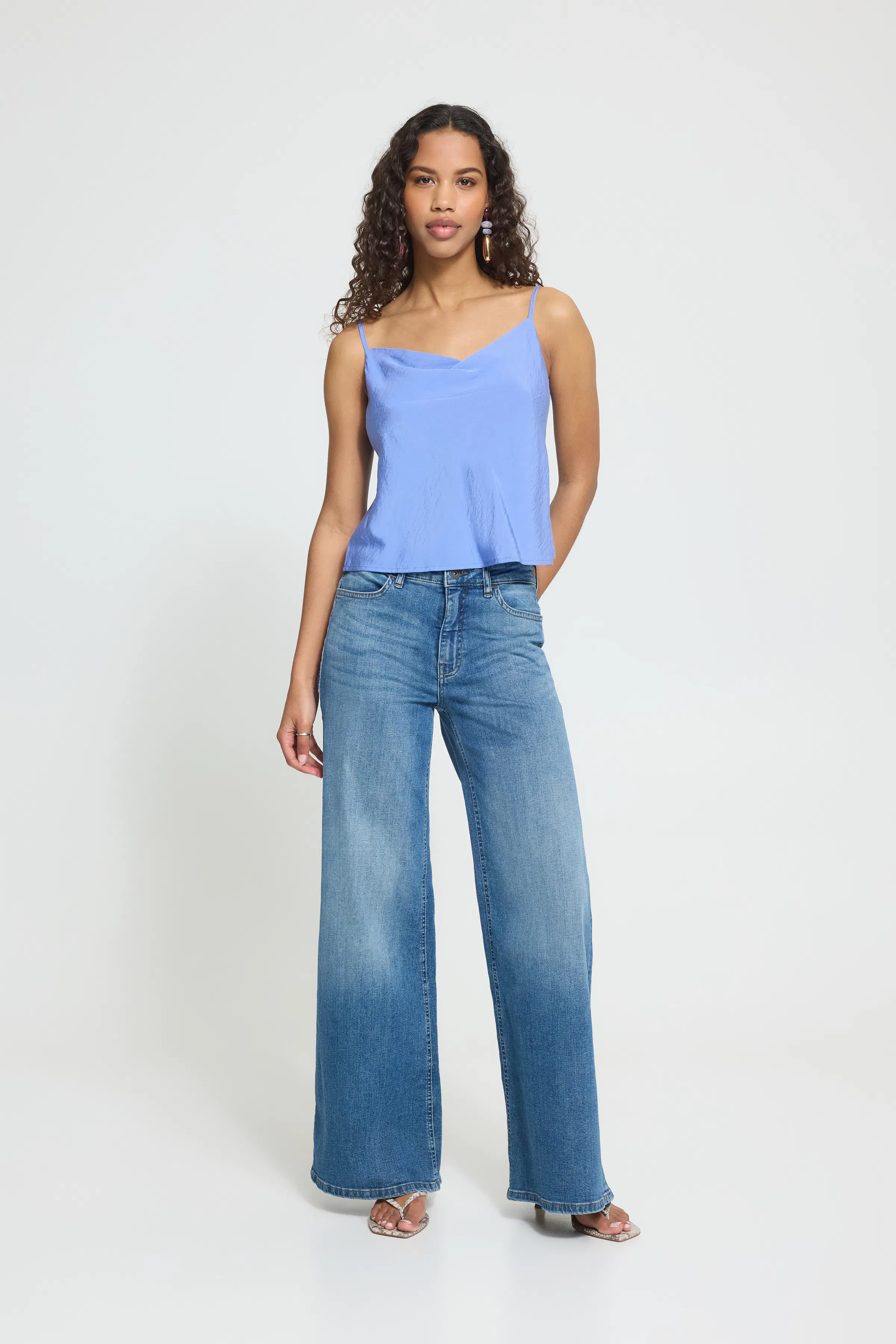 IHANIVA Top LOOKBOOK FRONT 20125974-183935