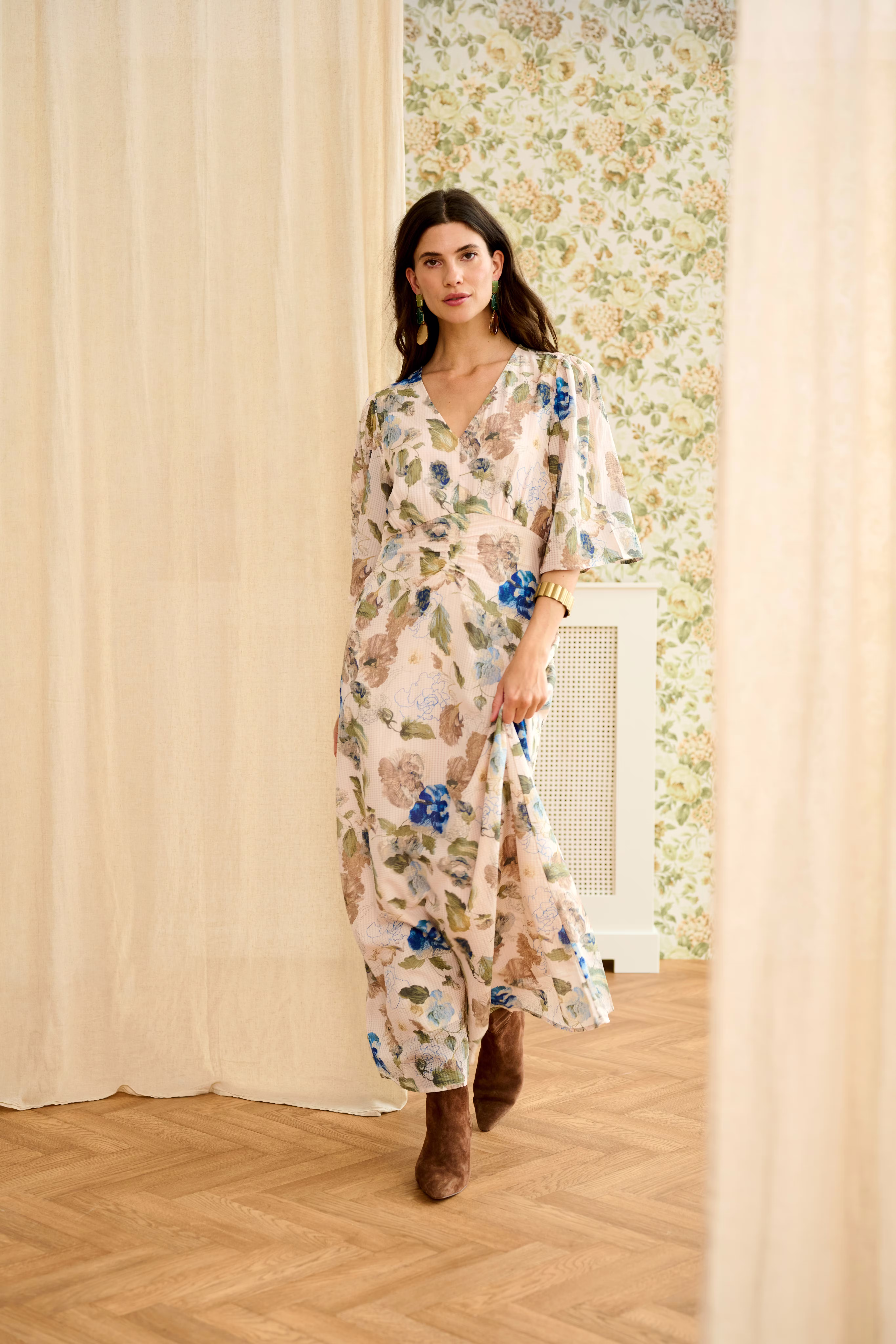 CRHailey Kleid LOCATION NONE 10613427-109511