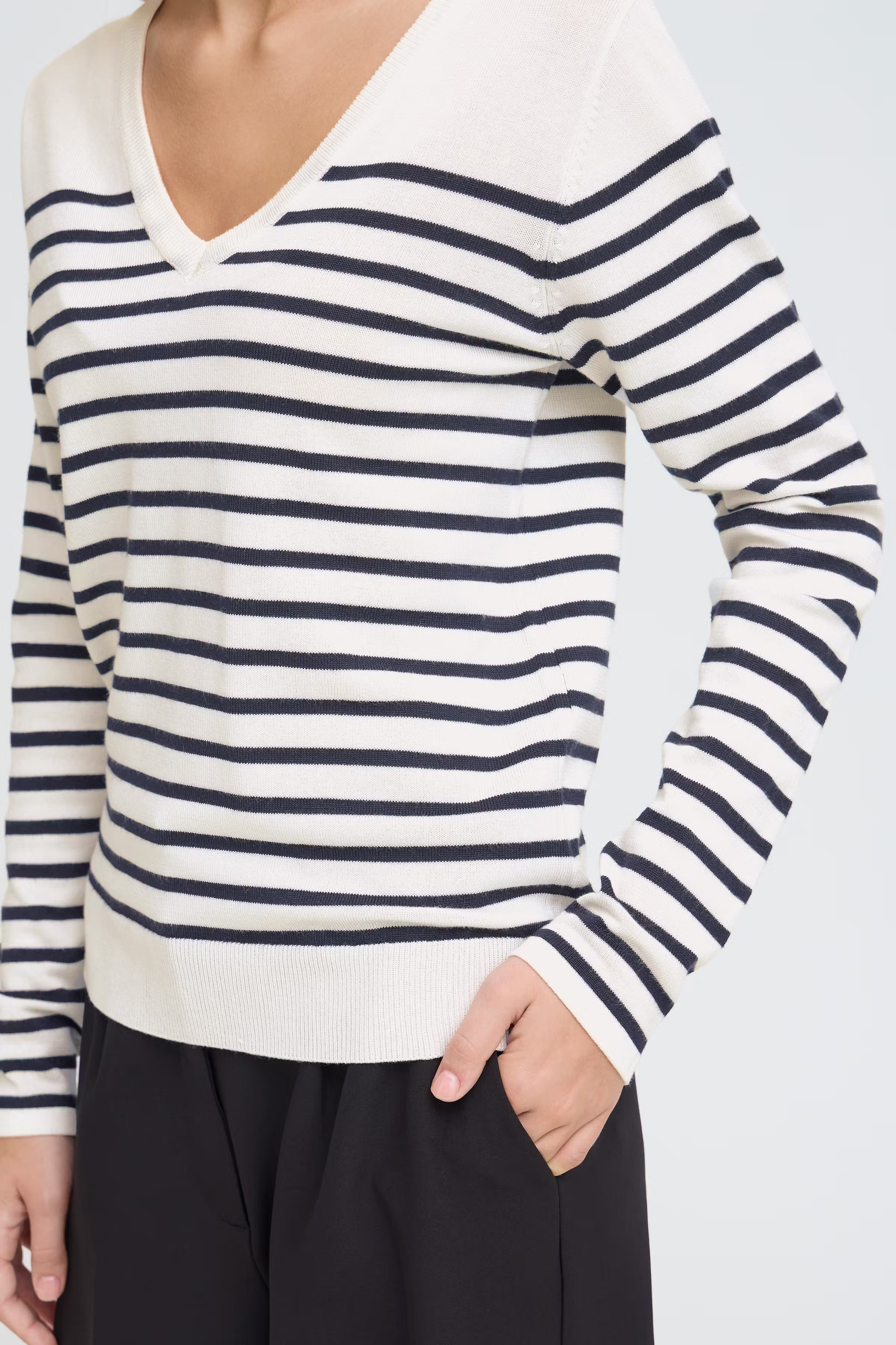 IHLULS V-Neck Pullover LOOKBOOK DETAIL 20125815-900006937