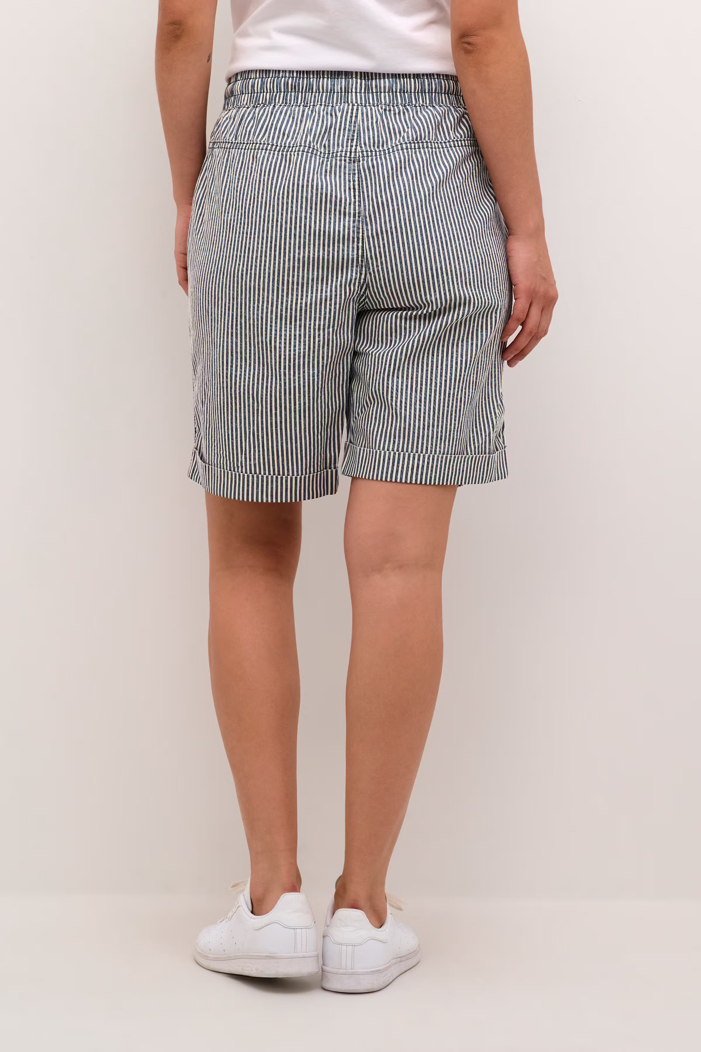 KAnaya Shorts LOOKBOOK BACK 10509008-106298