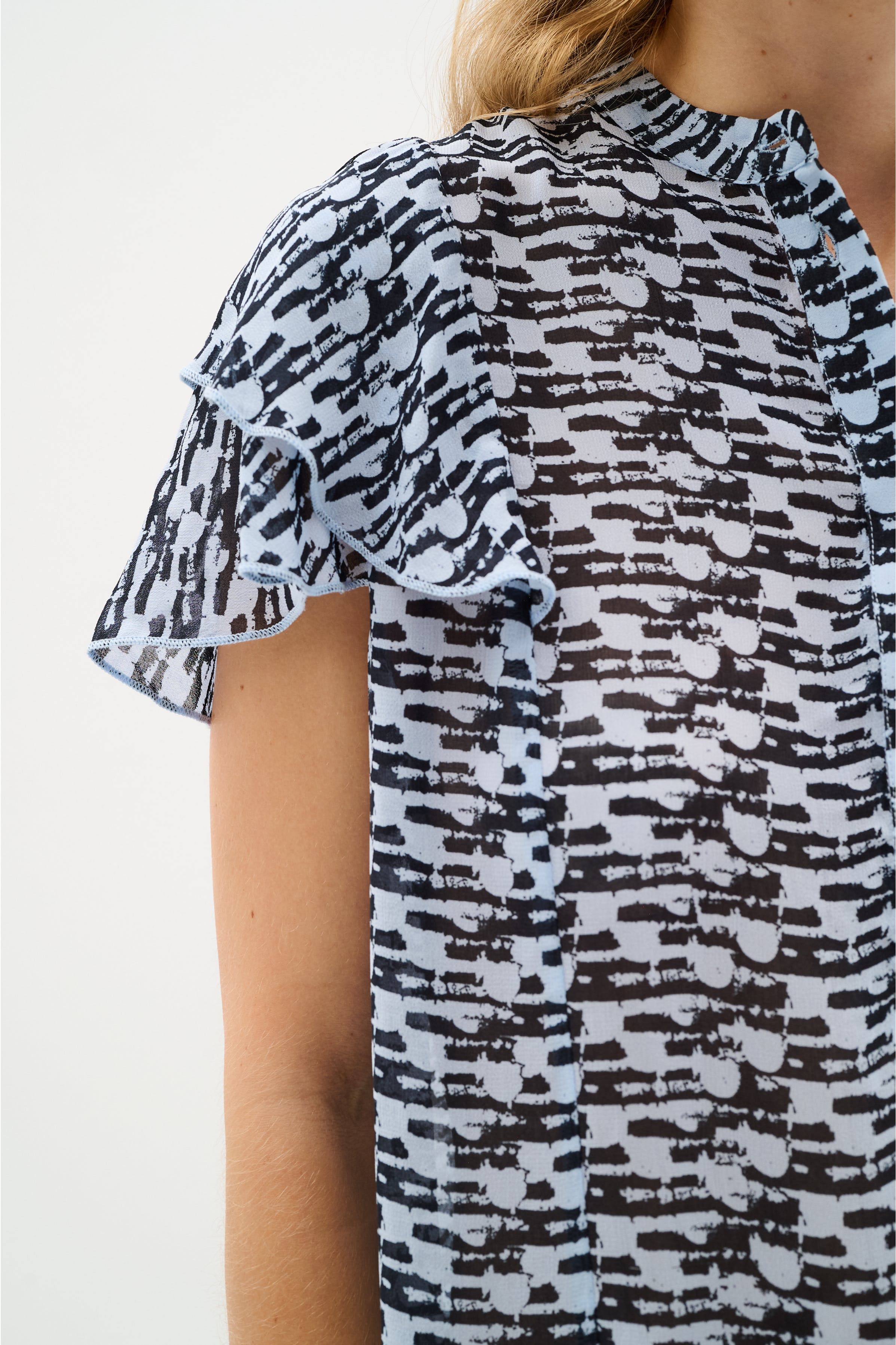 CessieIW Blouse LOOKBOOK DETAIL 30110250-303576