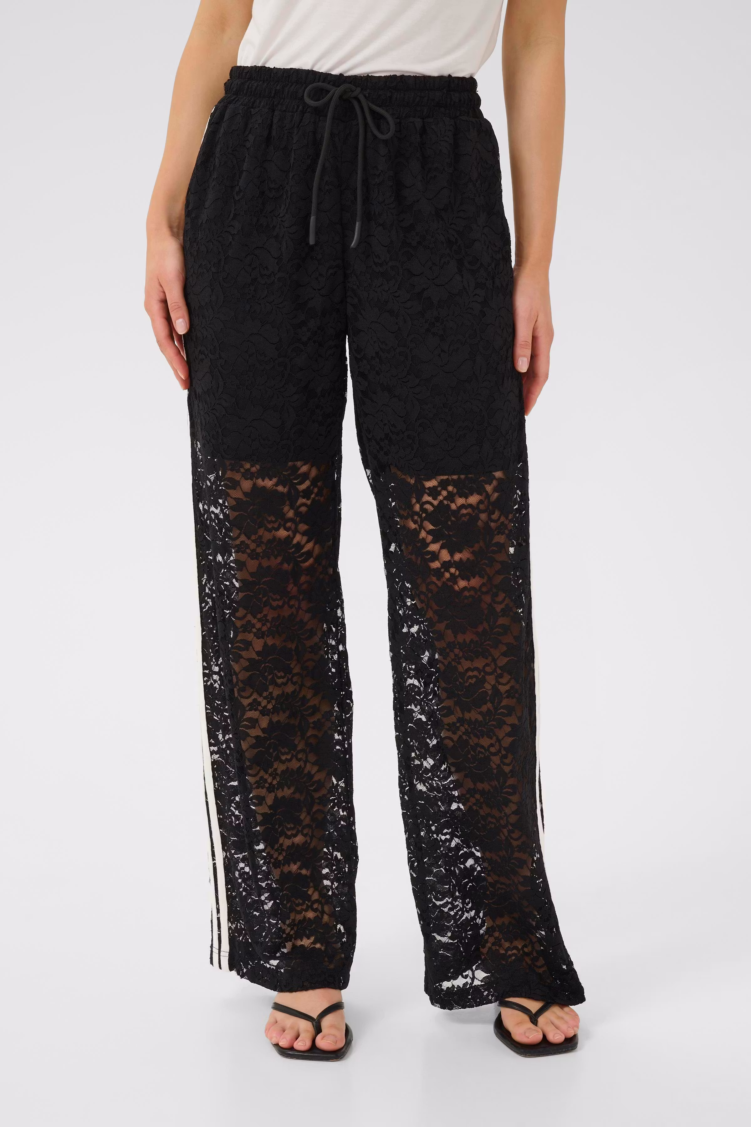 CUkala Sporty blondebukse LOOKBOOK FRONT 50112903-500012