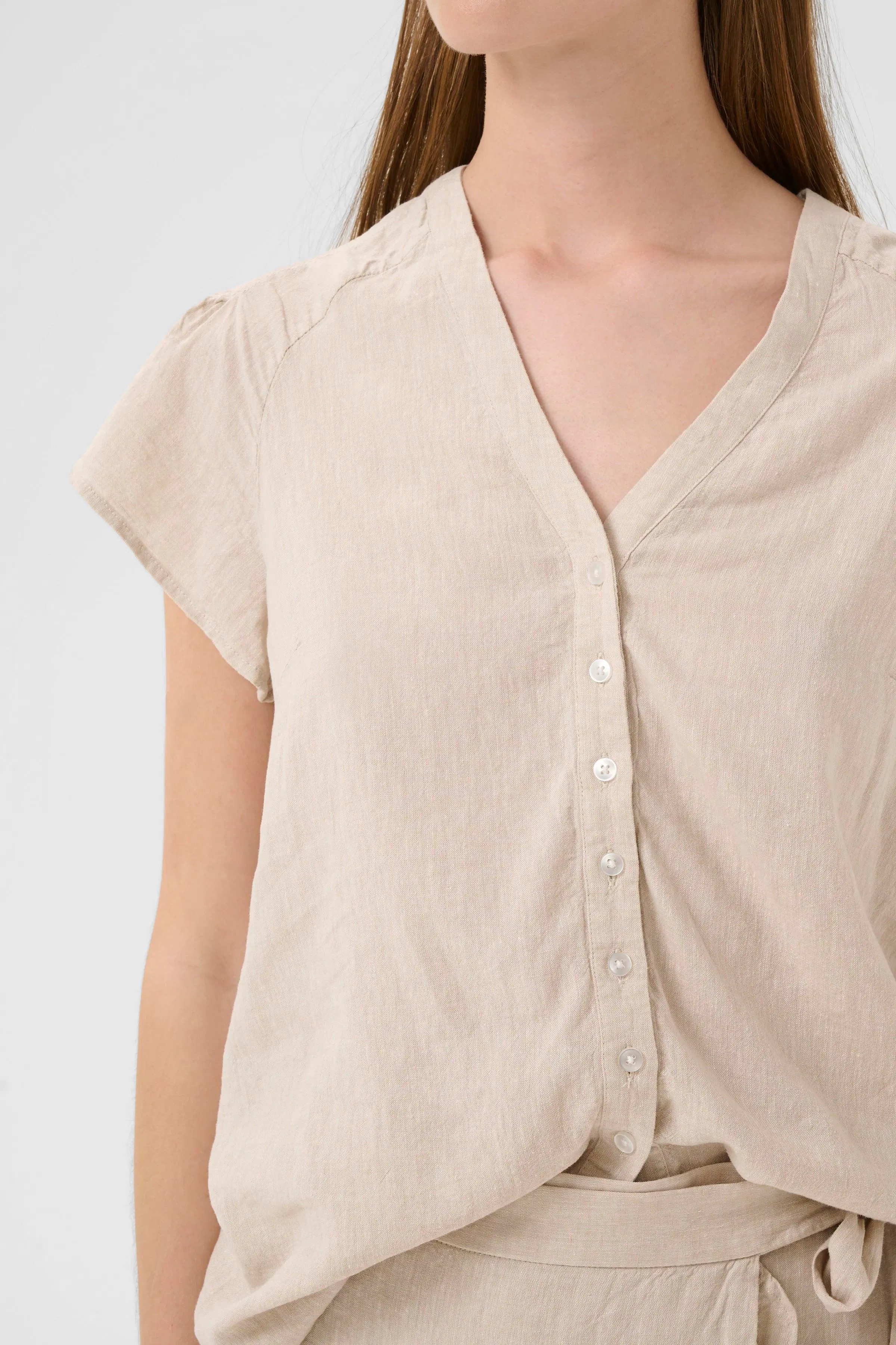 FaridaIW Linne Top LOOKBOOK DETAIL 30110435-1304031